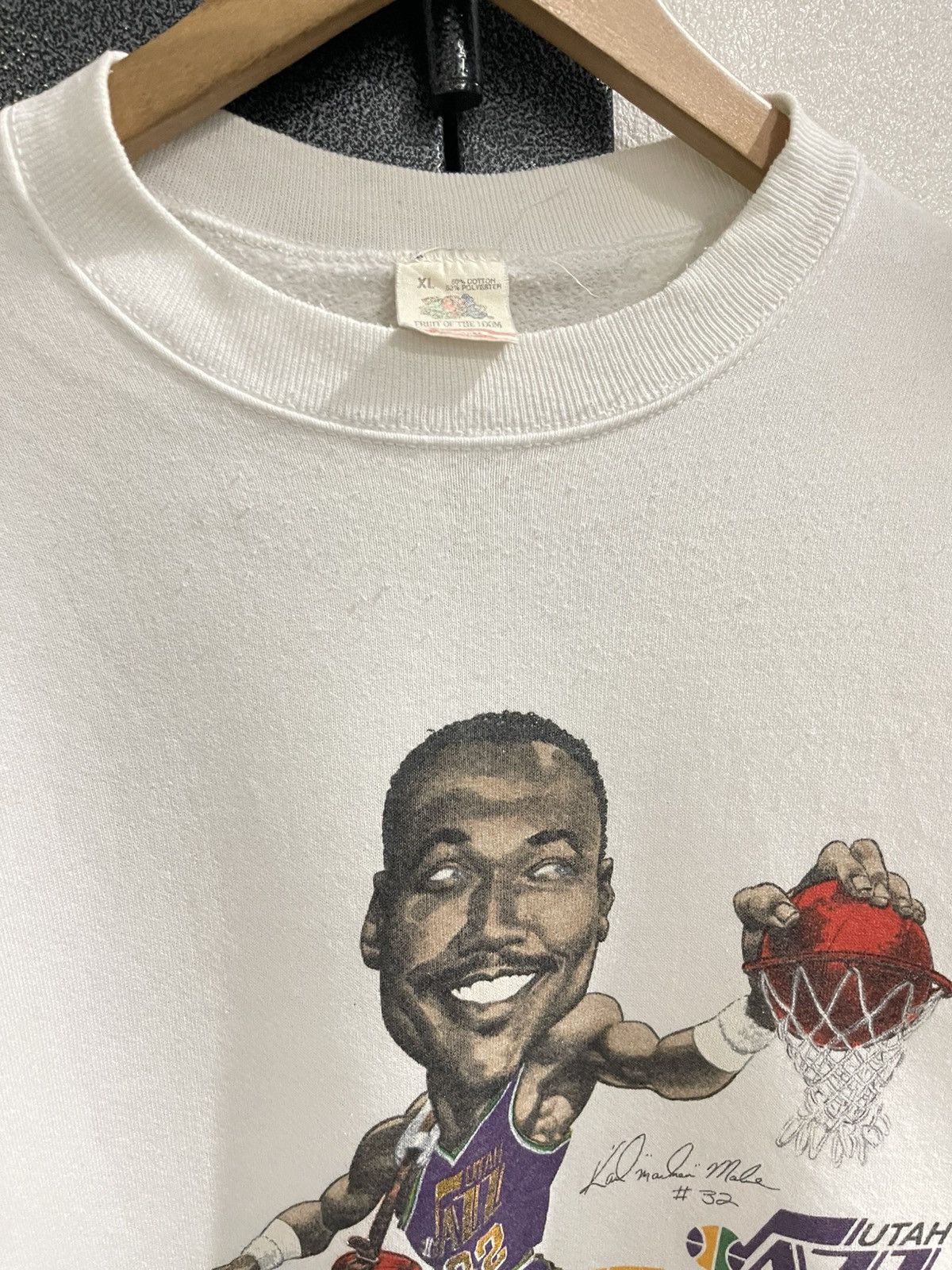 NBA Vintage NBA Utah Jazz Karl Malone The mailman Salem Tshirt Size US XL / EU 56 / 4 - 9 Thumbnail