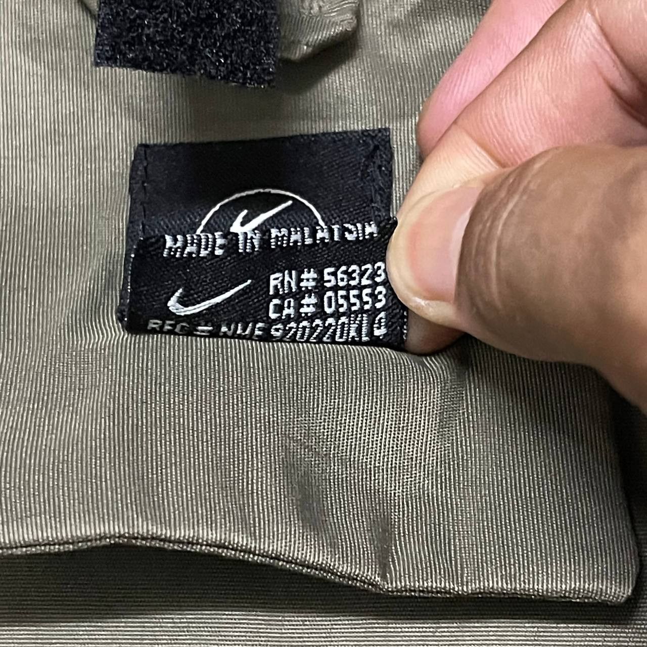 Nike Vintage Nike Golf Mini Swoosh Nylon Zipper Jacket Size US L / EU 52-54 / 3 - 10 Thumbnail