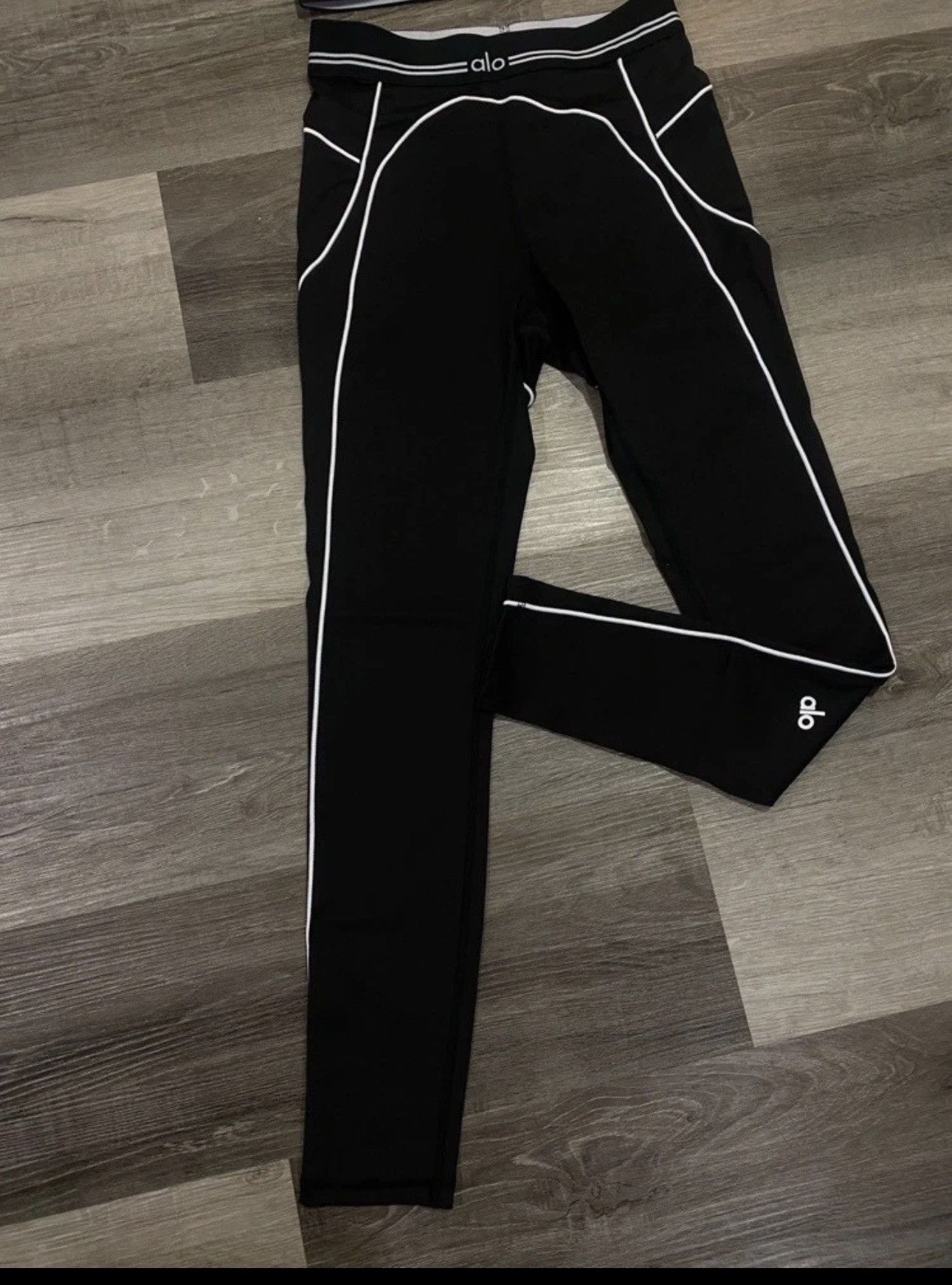 Alo Yoga ALO YOGA Airbrush High-Waist Heart Throb Legging | Grailed