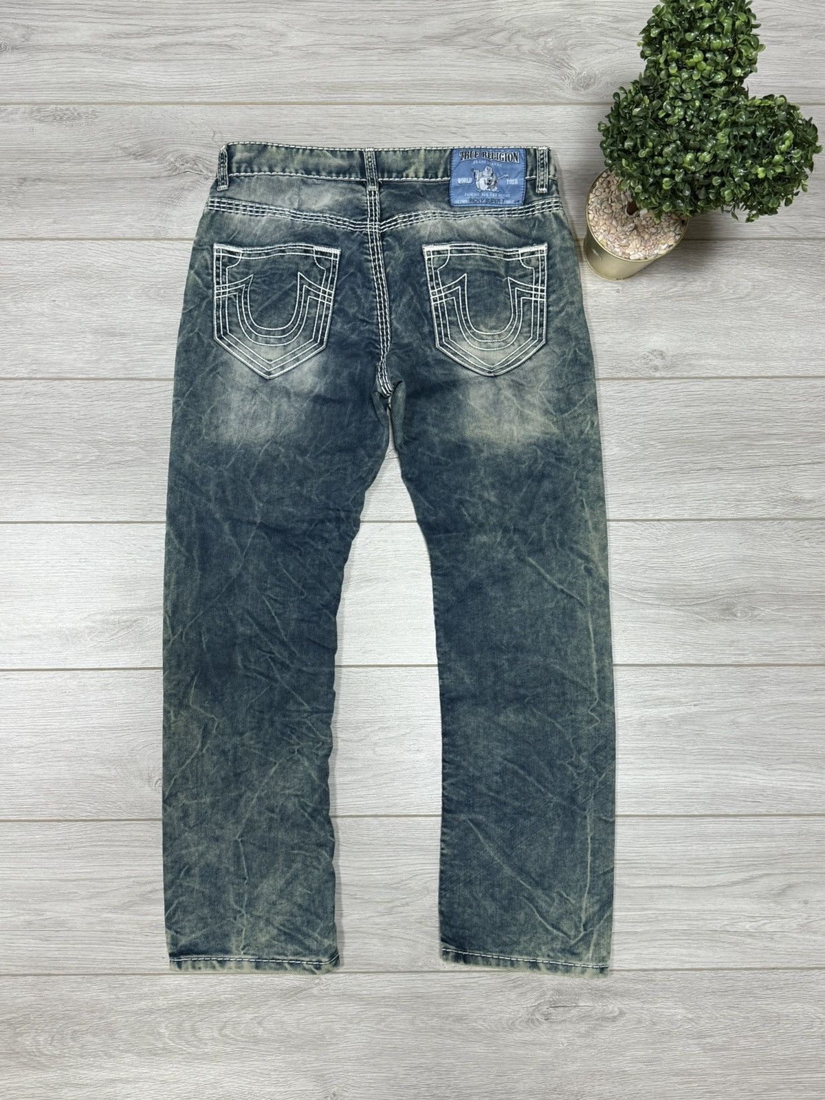 True Religion True Religion white stitched horse shoe vintage denim jeans Size US 36 / EU 52 - 1 Thumbnail
