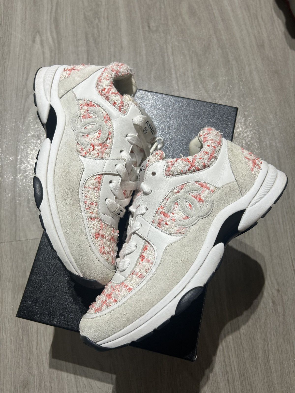 Chanel Chanel trainer CC logo low knit ecru pink white Size US 8 / EU 41 - 1 Thumbnail