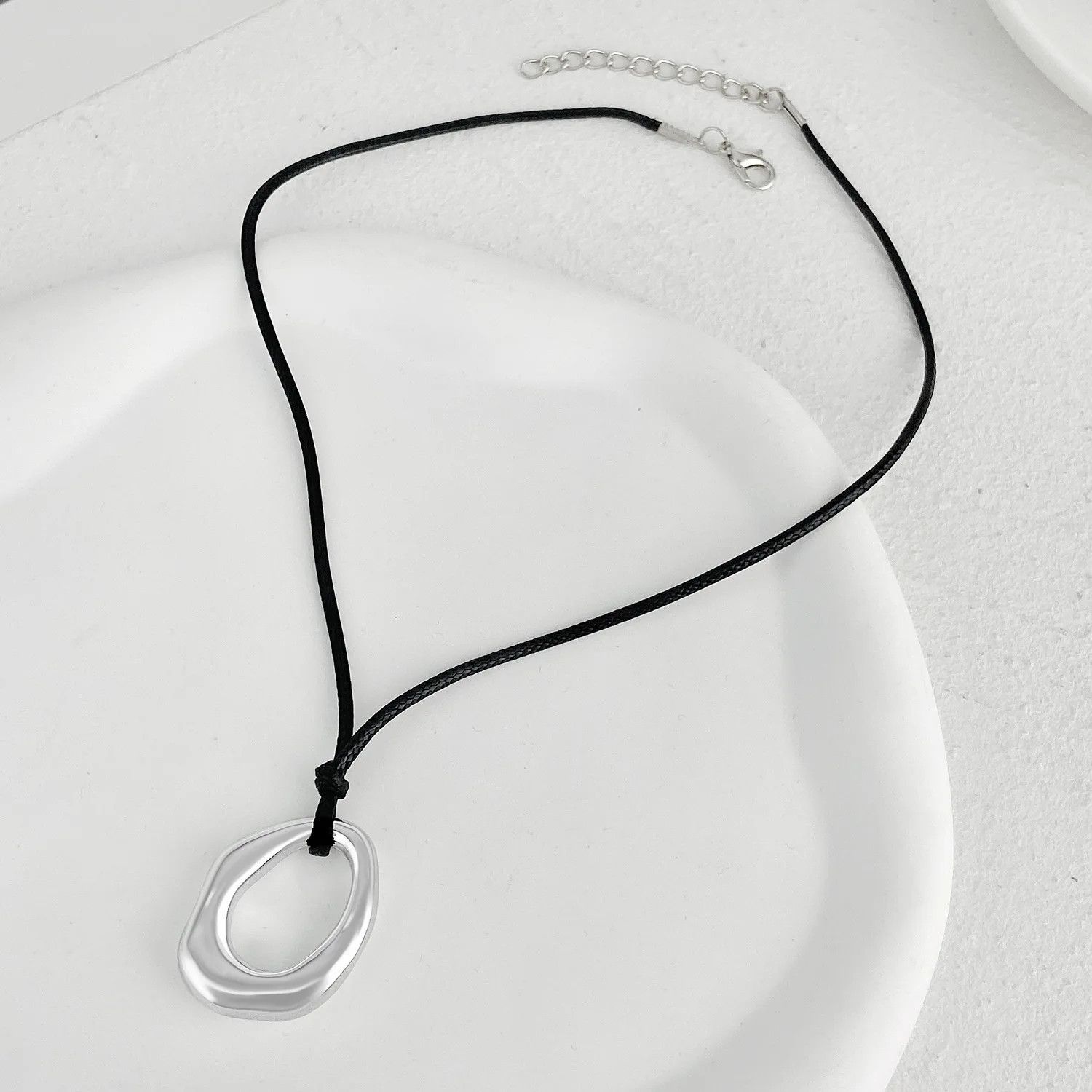 Other Hollow Pendant Choker Necklace Size ONE SIZE - 1 Preview