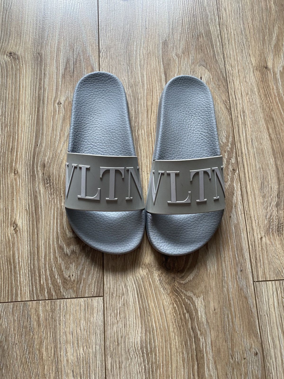 Valentino Valentino VLTN flip flops Size US 7 / IT 37 - 1 Thumbnail