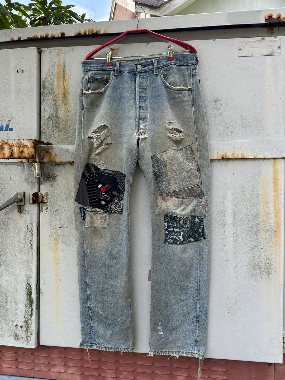 Levi's Vintage Clothing 👹Vintage THRASHED Levis 501 Patchwork Baggy Jeans Size US 33 - 3 Thumbnail
