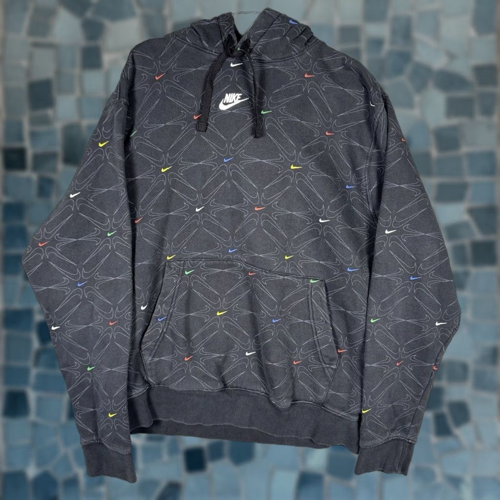 Nike Nike Sportswear Club Hoodie Men L Swoosh All Over Print DM7930 Sweatshirt Size US L / EU 52-54 / 3 - 1 Thumbnail