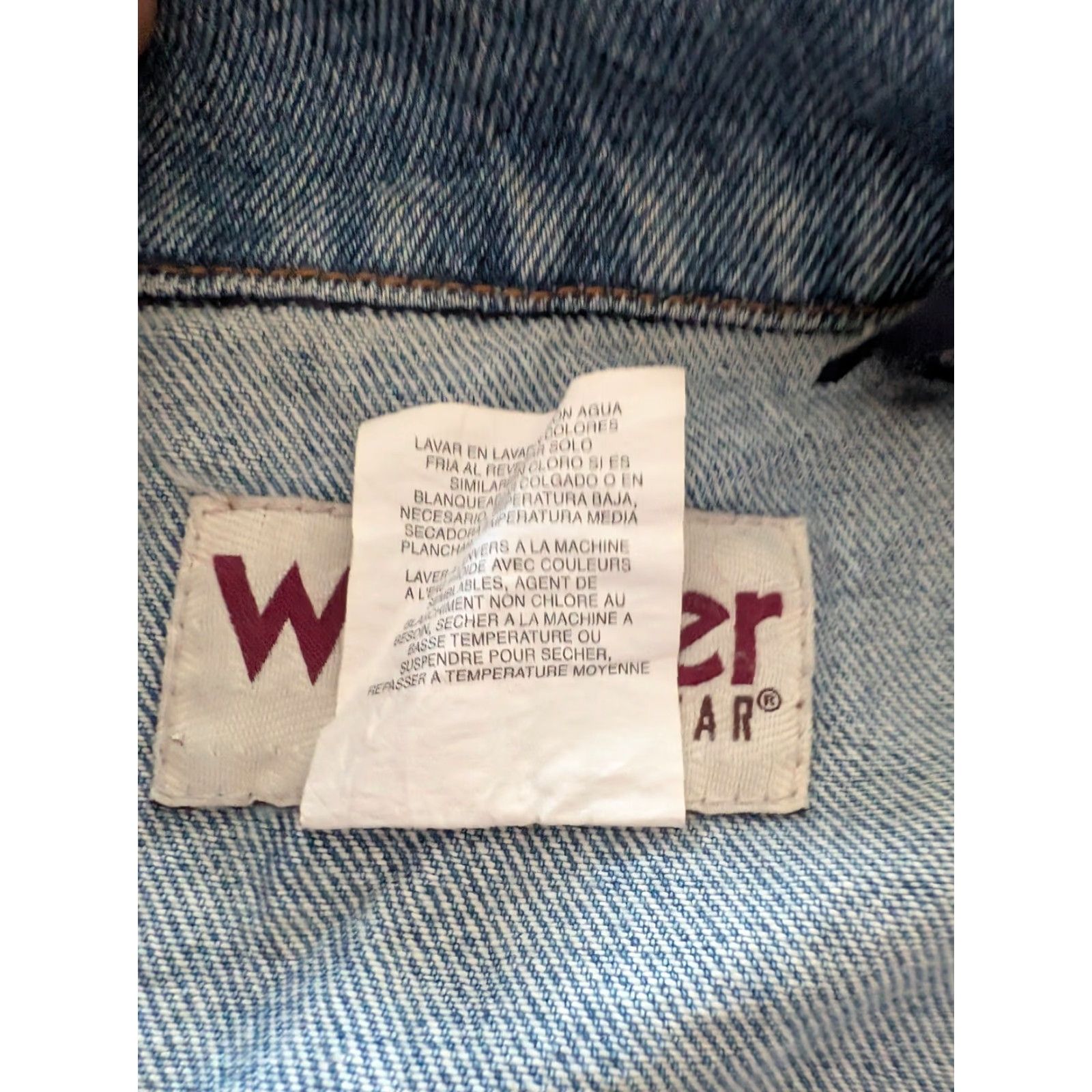 Wrangler Wrangler Rugged Wear Denim Jacket Light Blue Large L 100% Cotton Jacket Denim Blue"} Size US L / EU 52-54 / 3 - 7 Thumbnail