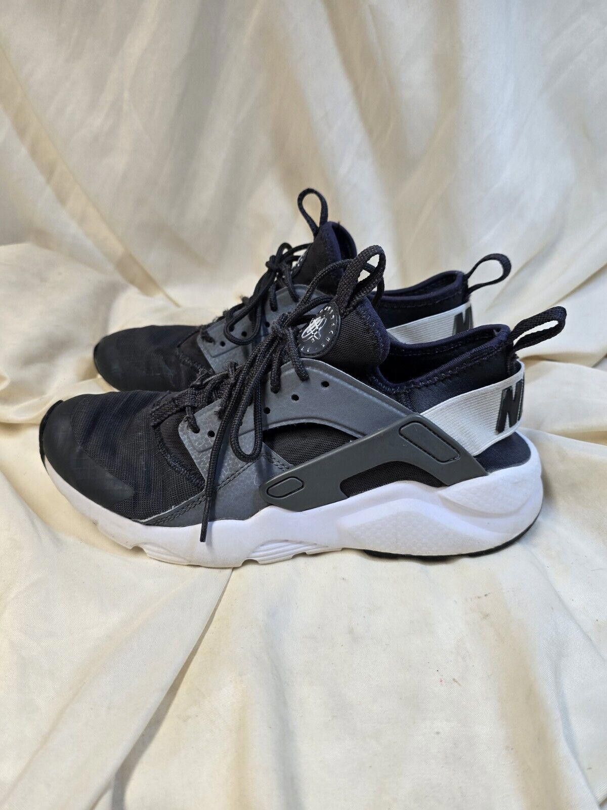 Nike Nike Air Huarache SZ 6.5Y/8W Triple Grey Shoes 847569-008 Size US 8 / IT 38 - 1 Thumbnail