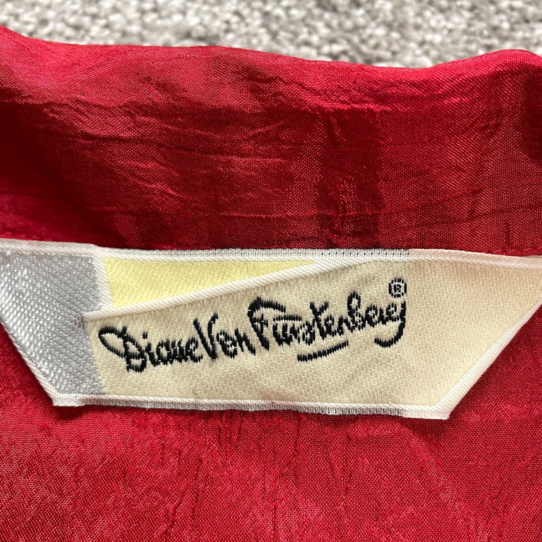 Diane von Furstenberg Diane von Furstenberg Button Down Blouse Womens 16 Red Long Sleeve Lightweight Size XXL / US 16-18 / IT 52-54 - 4 Thumbnail