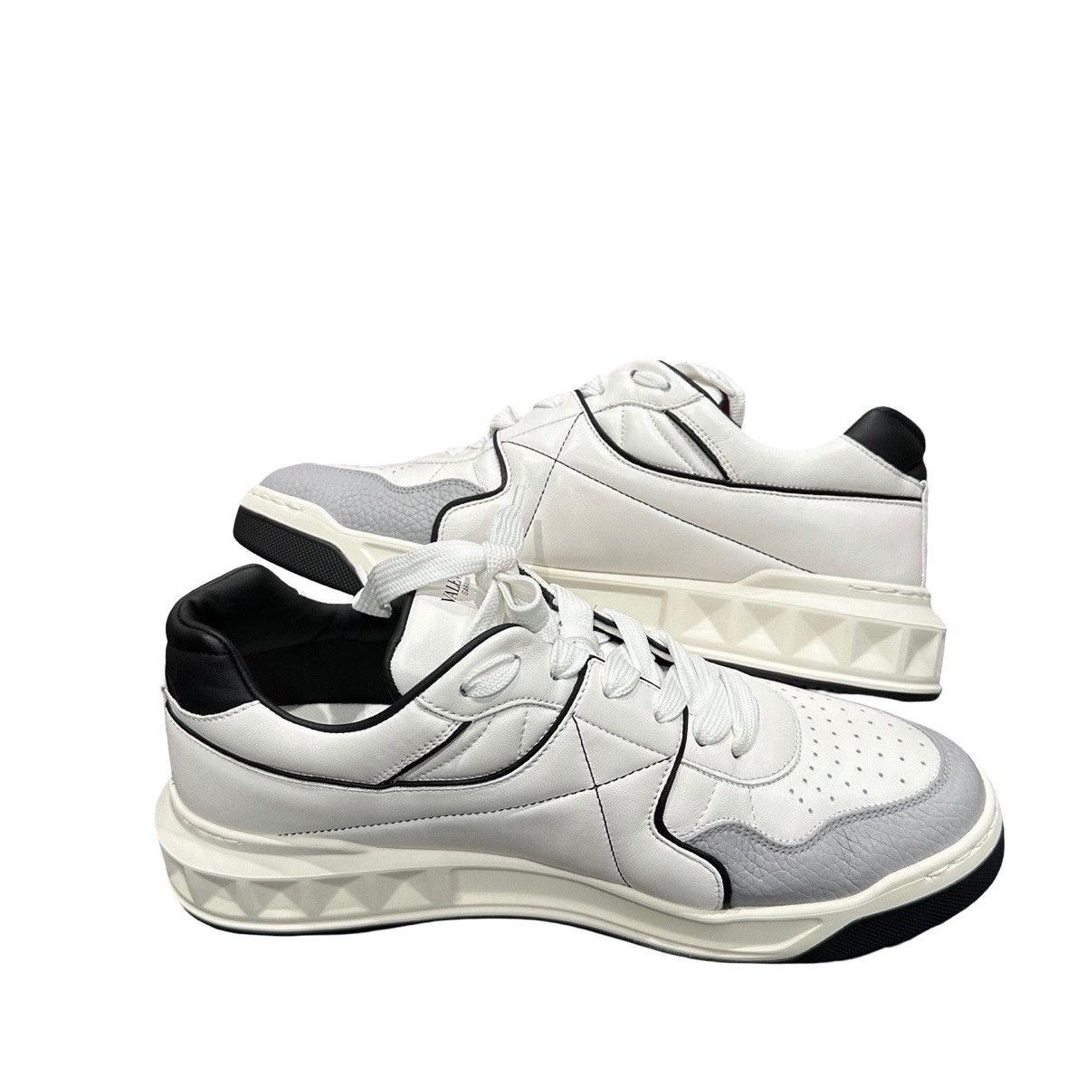 Valentino Valentino Garavani One Stud calfskin low-top sneakers Size US 11 / EU 44 - 5 Thumbnail
