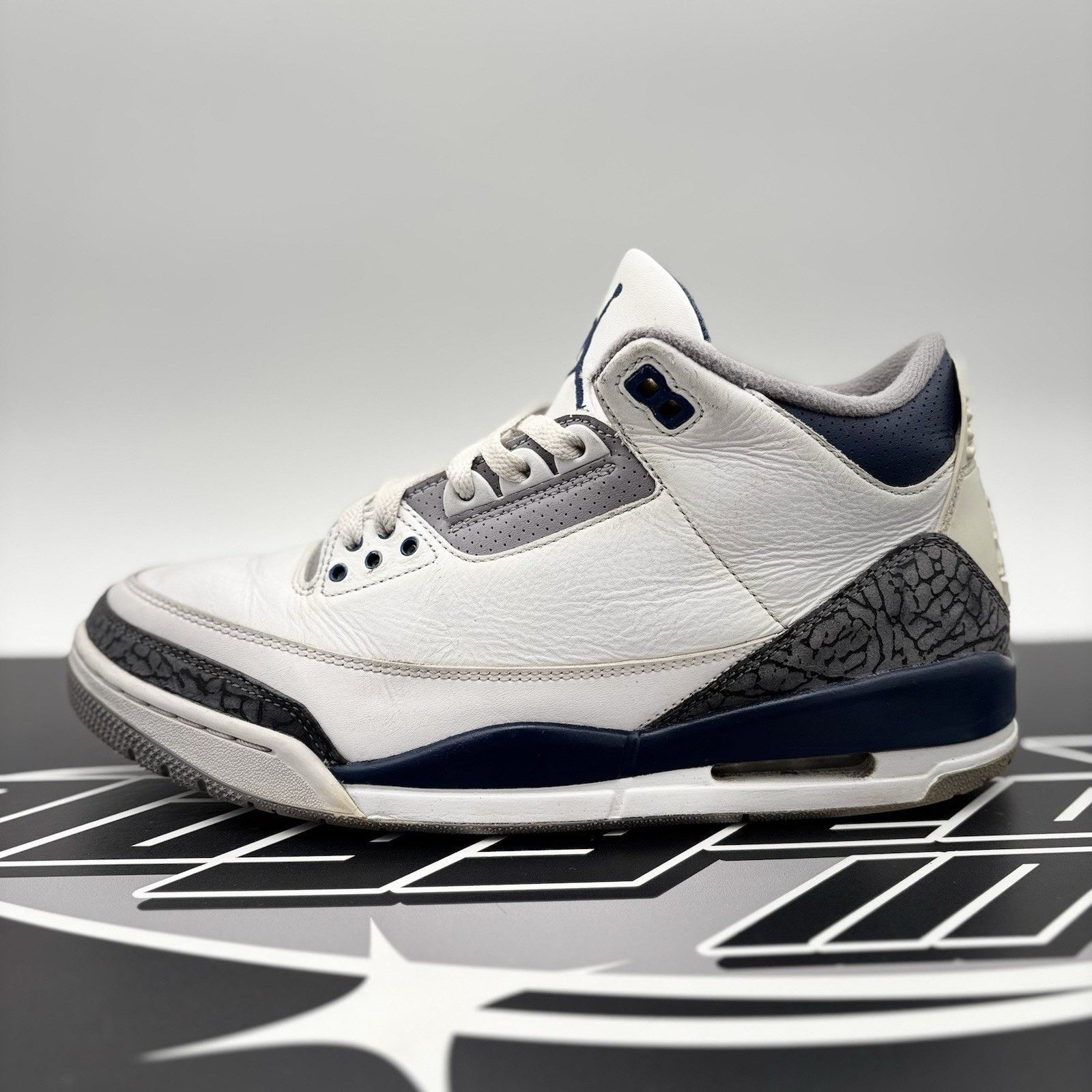 Jordan Brand Size 10 - Air Jordan 3 Retro Midnight Navy Size US 10 / EU 43 - 11 Thumbnail