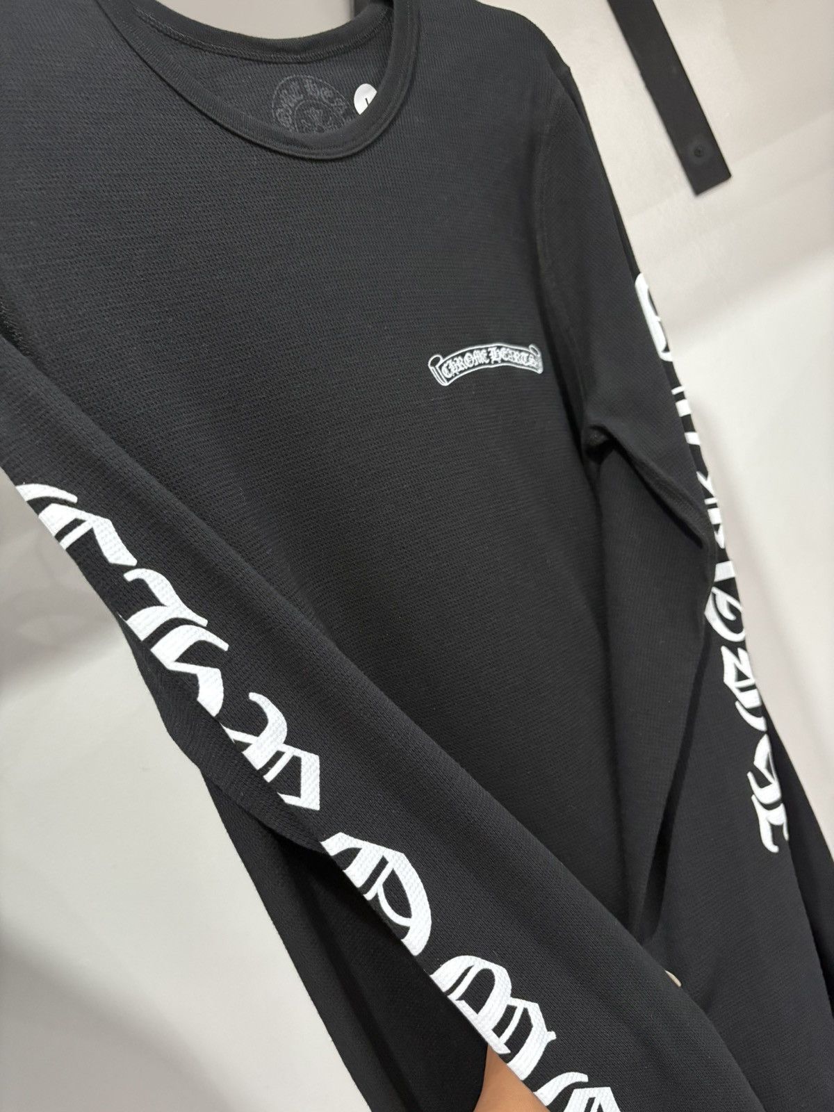 トップス Chrome Hearts Scroll long sleeve Chrome Hearts Scroll Logo Spellout Long Sleeve Pocket T-Shirt