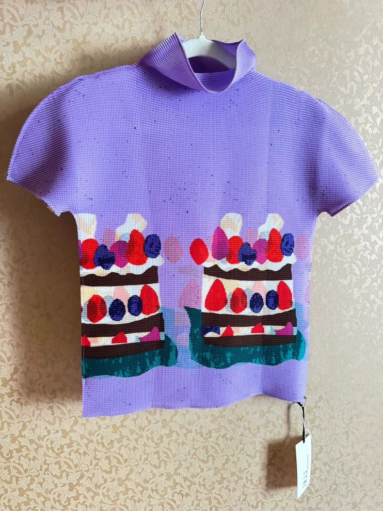 Issey Miyake Issey Miyake size:one size A purple base color with colorf Size XS / US 0-2 / IT 36-38 - 2 Thumbnail