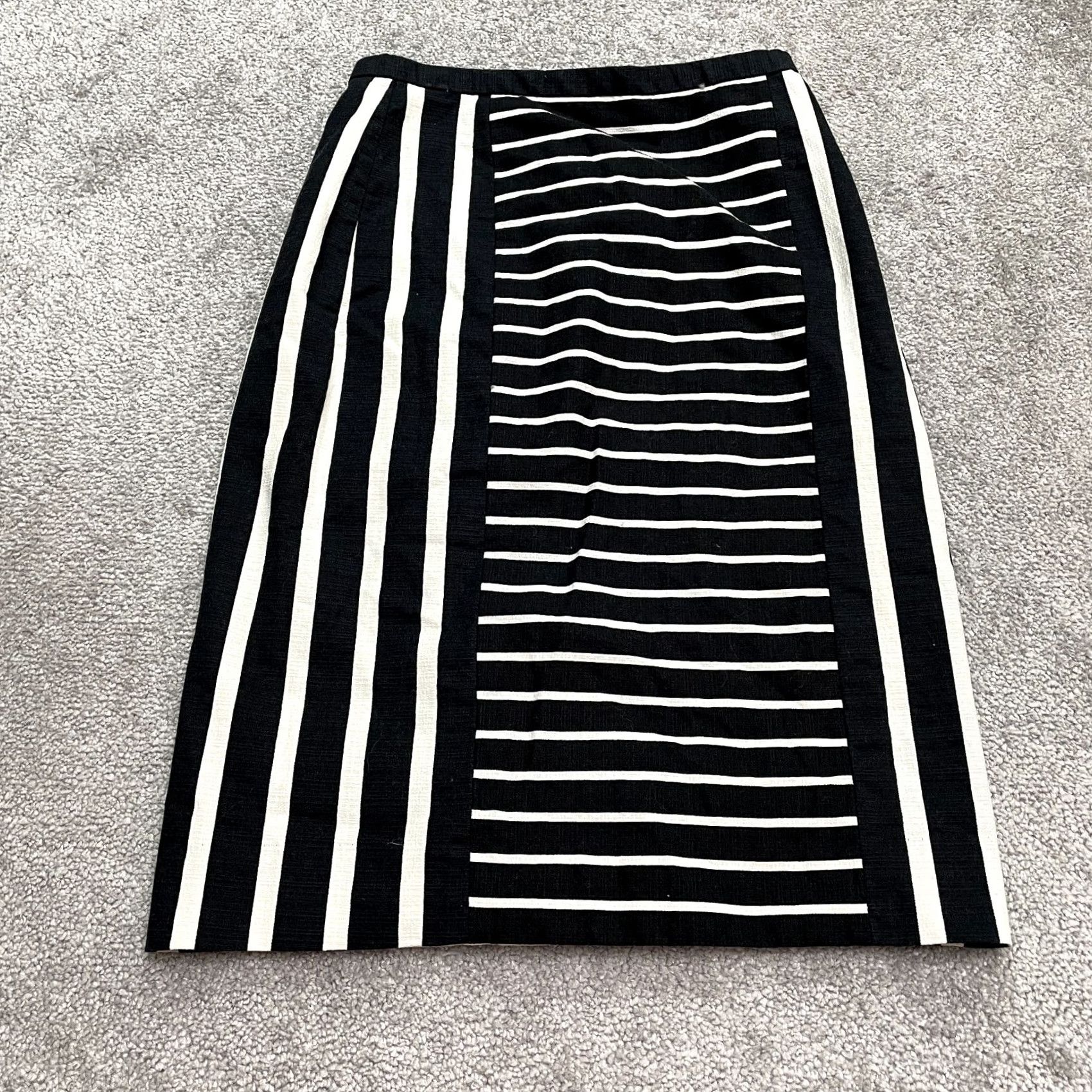 J.Crew J.Crew No. 2 Straight Pencil Skirt Women 00 Black White Striped Knee Length Slit Size 24" / US 00 / IT 34 - 2 Thumbnail