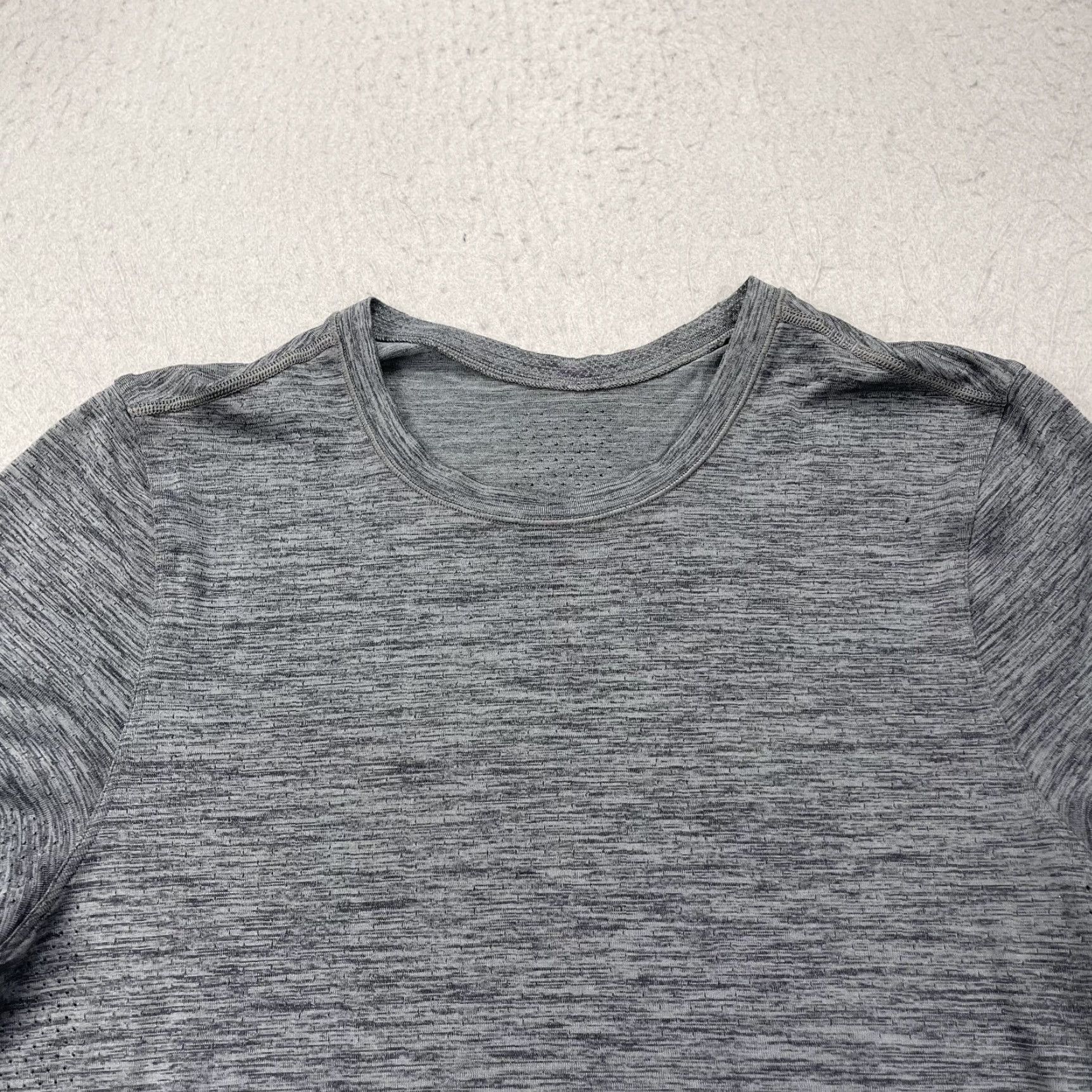 Lululemon Lululemon Shirt Mens S Gray Short Sleeve Metal Vent Tech Workout Logo Size US S / EU 44-46 / 1 - 2 Thumbnail