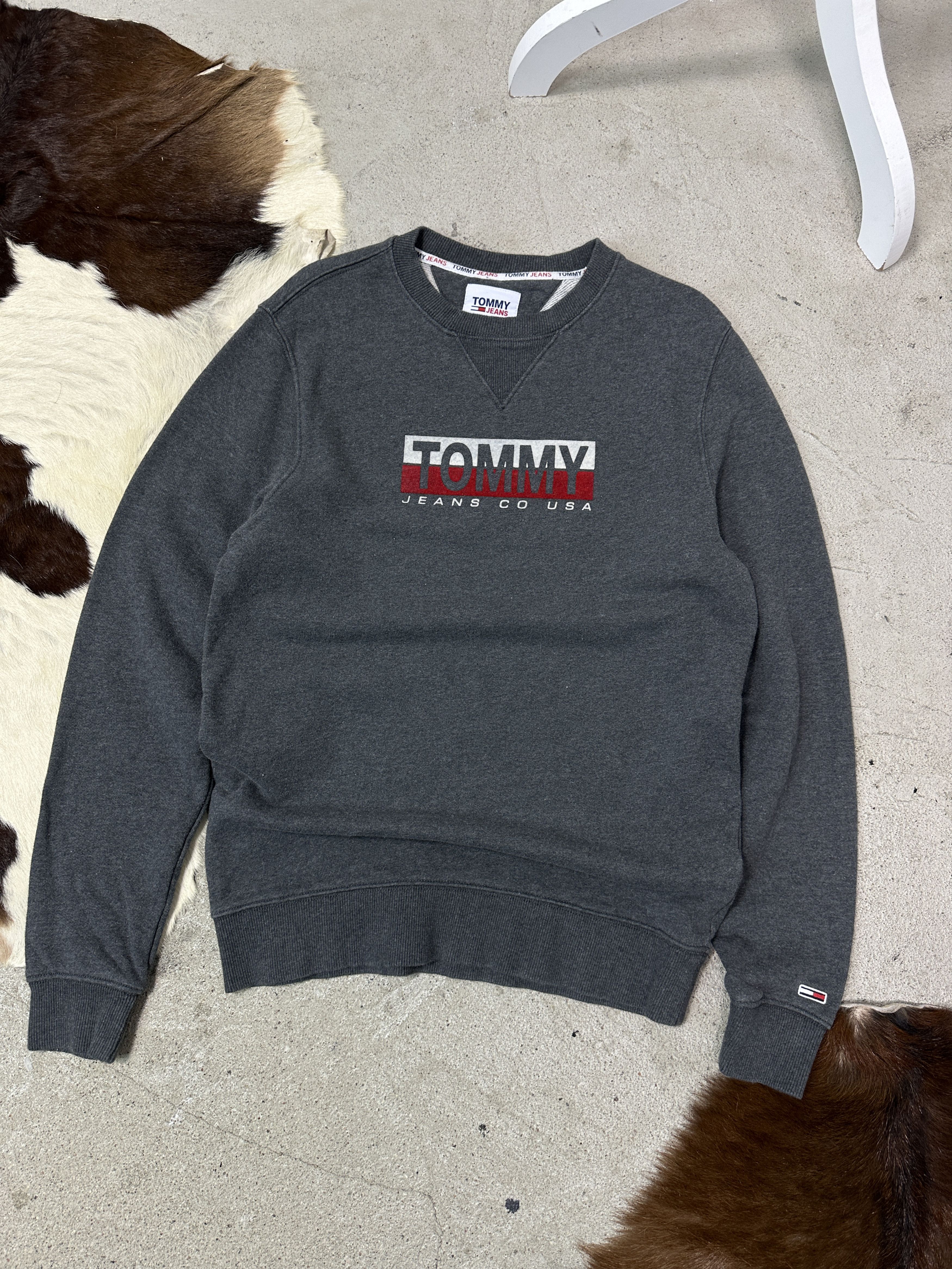 Tommy Hilfiger Vintage Streetwear Sporty Tommy Hilfiger Sweatshirt Y2K Size US S / EU 44-46 / 1 - 1 Thumbnail