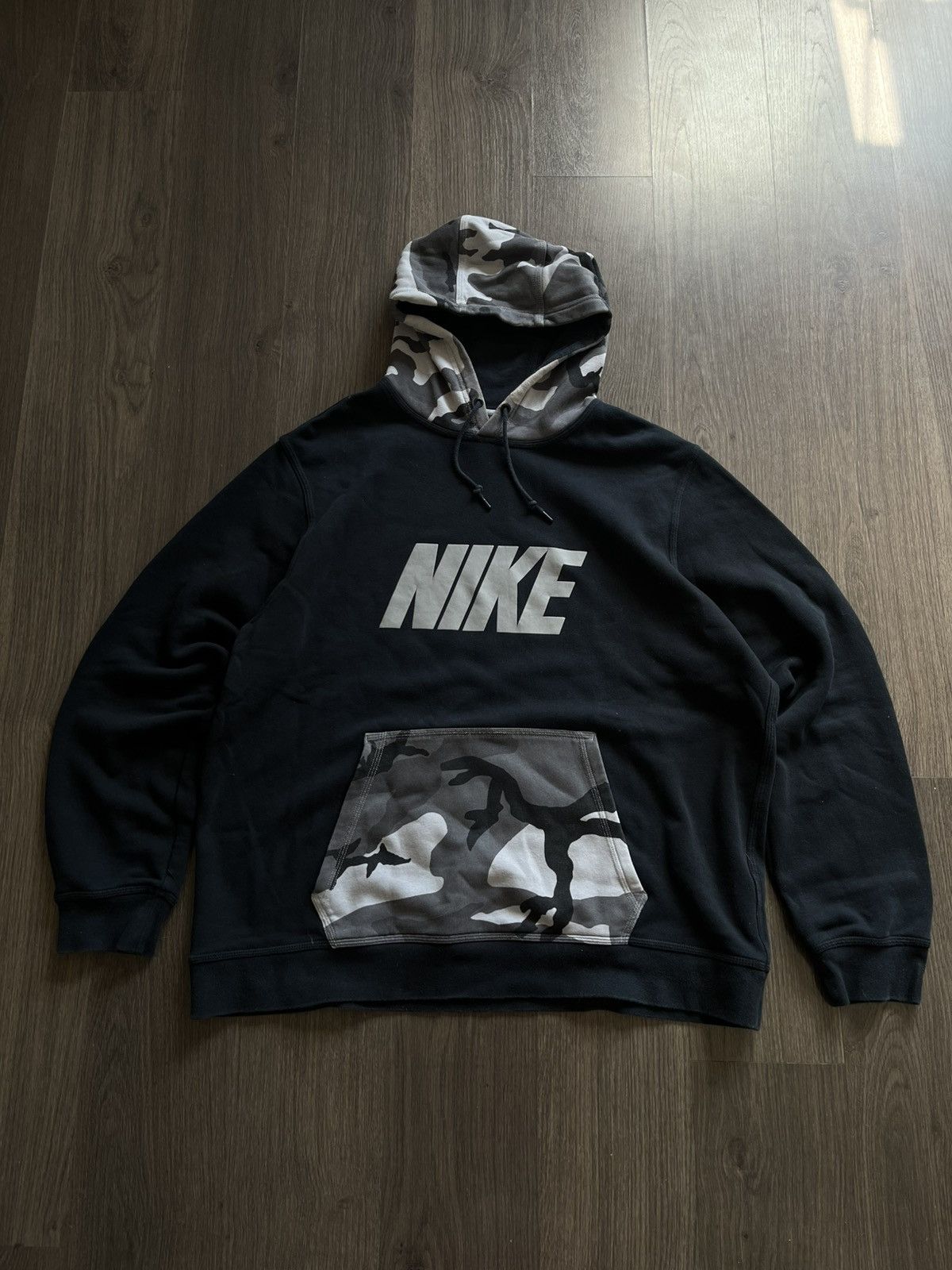 Nike Nike Sz XXL 2013 Camo Grey Black Hoodie Rare Spell Out Size US XXL / EU 58 / 5 - 1 Thumbnail