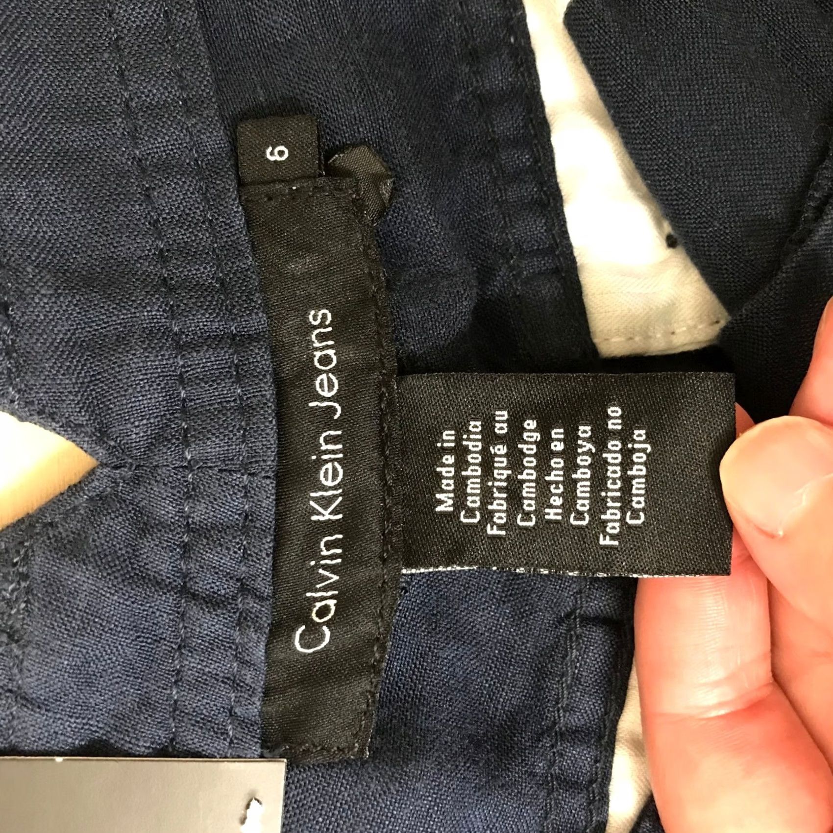 Vintage Calvin Klein Jeans Shorts Womens Linen Blend Navy Blue 6 Casual Lightweight Pockets Button Front Back Belt Loop Subtle Details Vintage: No Size 28" / US 6 / IT 42 - 7 Thumbnail