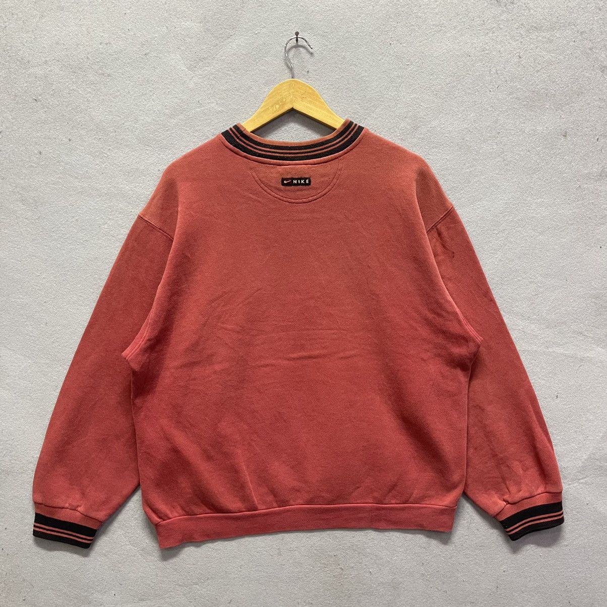 Nike Vintage Nike Big Swoosh Sweatshirt Made in Singapore Size US L / EU 52-54 / 3 - 6 Thumbnail