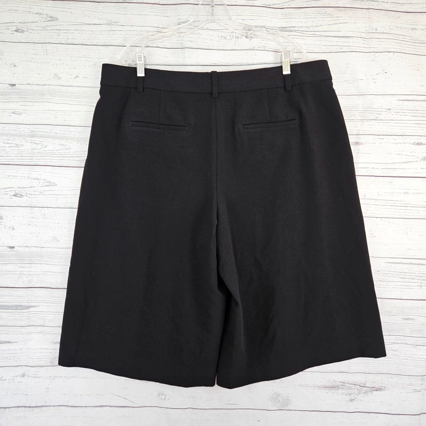 Vince Vince Womens Low Rise Pintuck Shorts Sz 16 Solid Black Bermuda Summer Spring Size 38" / US 16 / IT 52 - 2 Thumbnail
