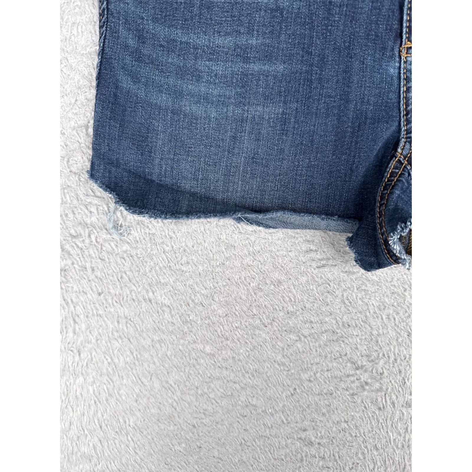 Vintage INC International Concepts Shorts Womens 6 Blue Denim Cutoff Embroidered Pockets Size 28" / US 6 / IT 42 - 3 Thumbnail