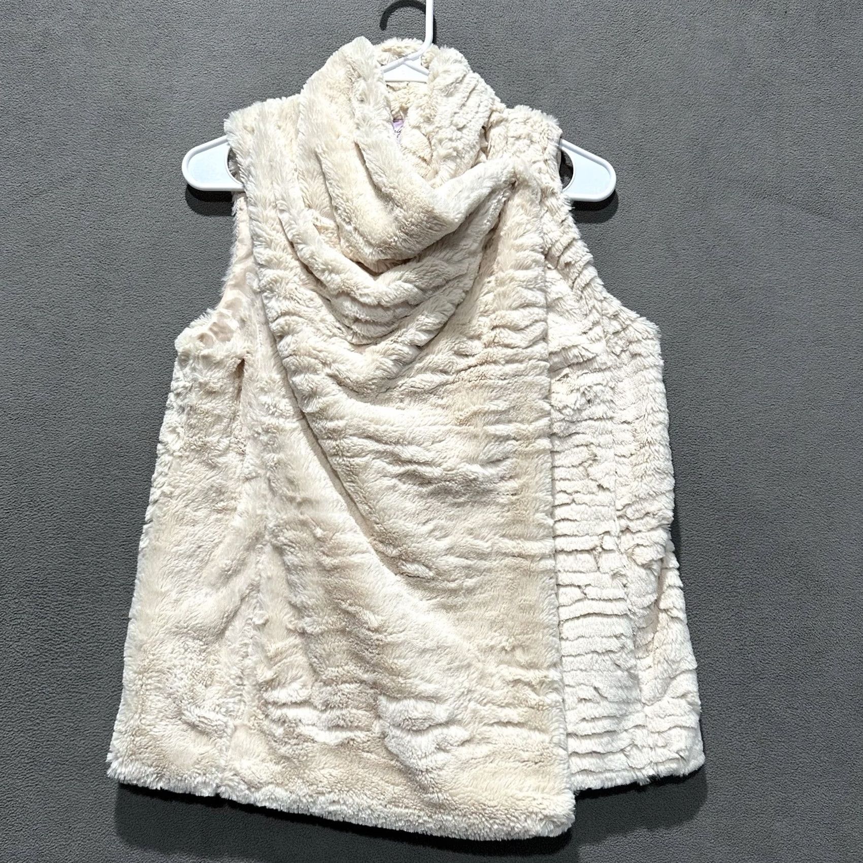 Vintage Francesca's Alya Wrap Vest Womens Medium Ivory Snap Sleeveless Fur EUC Size M / US 6-8 / IT 42-44 - 2 Thumbnail