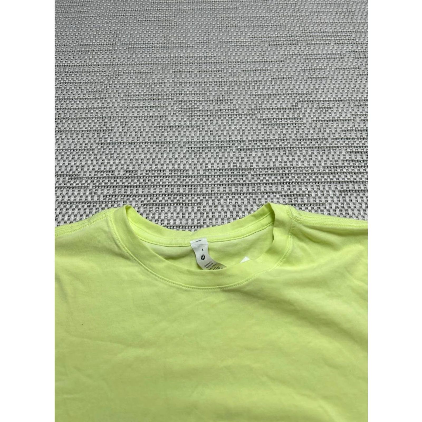 Lululemon Lululemon Shirt Womens 4 Gren Wrap Running Pullover Shirt Green Athletic Pullover Womens 4 Running & Jogging Mens? Size S / US 4 / IT 40 - 2 Thumbnail