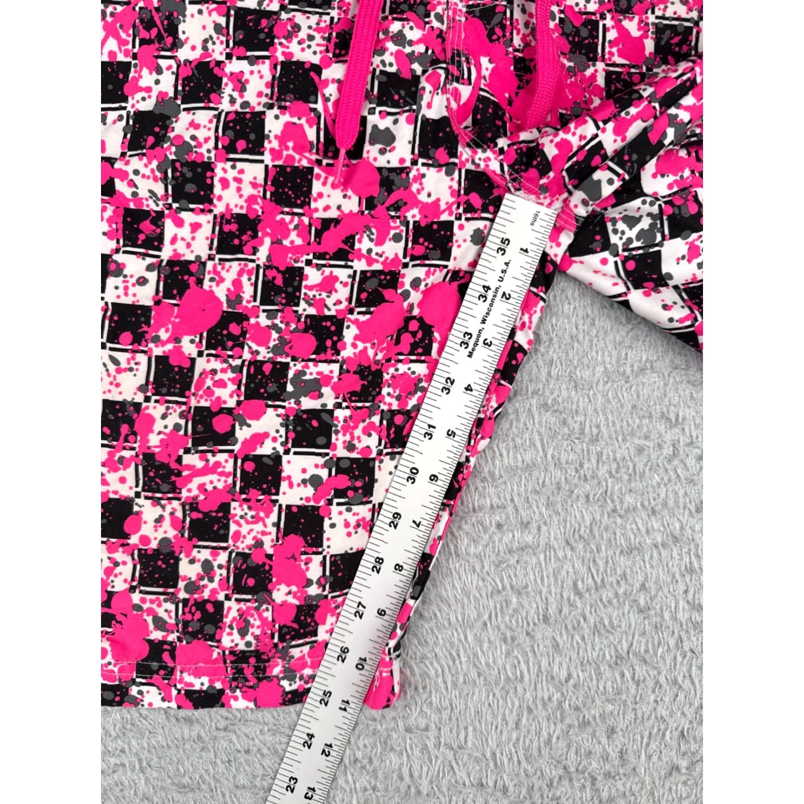 Vintage O'rageous Mens Board Shorts Pink 36 Checkered Black Pink Polyester Camouflage Pockets Drawstring Beach 90s? Size US 36 / EU 52 - 6 Thumbnail