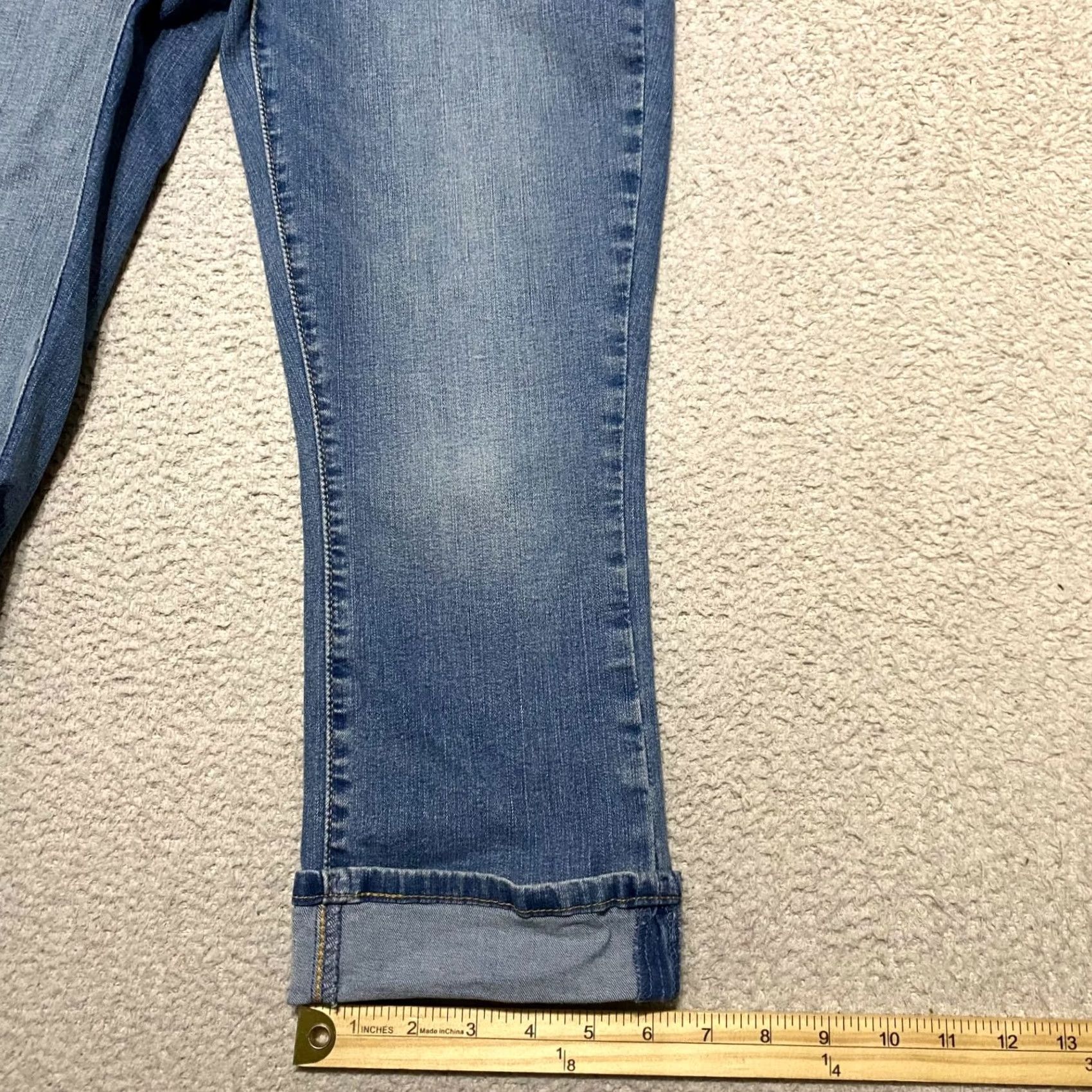 Levi's Levi's Signature Jeans Capri Womens sz 6 Blue Denim Medium Wash 5-Pocket Regular Inseam 22in Stretch Logo Vintage: No Size 28" / US 6 / IT 42 - 6 Thumbnail