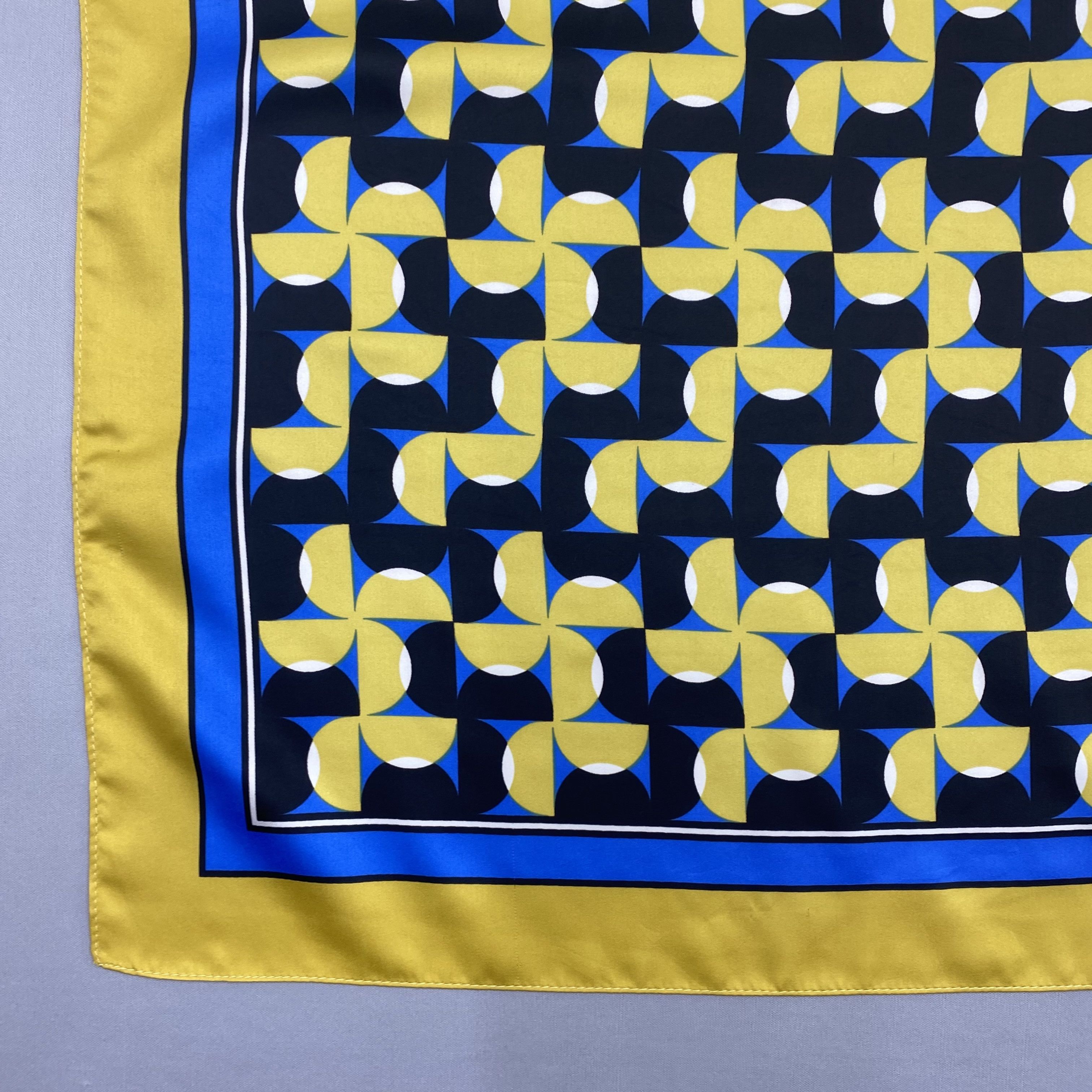 Japanese Brand Vintage Geometric Pinwheel SILK Scarf Twill Wraps Scarves Size ONE SIZE - 8 Thumbnail