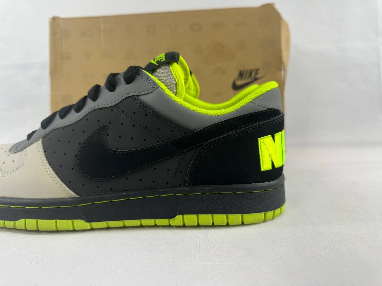 Nike Nike Big Nike 1 LE 2009 Grey Volt 366725-001 Size US 9 / EU 42 - 7 Thumbnail