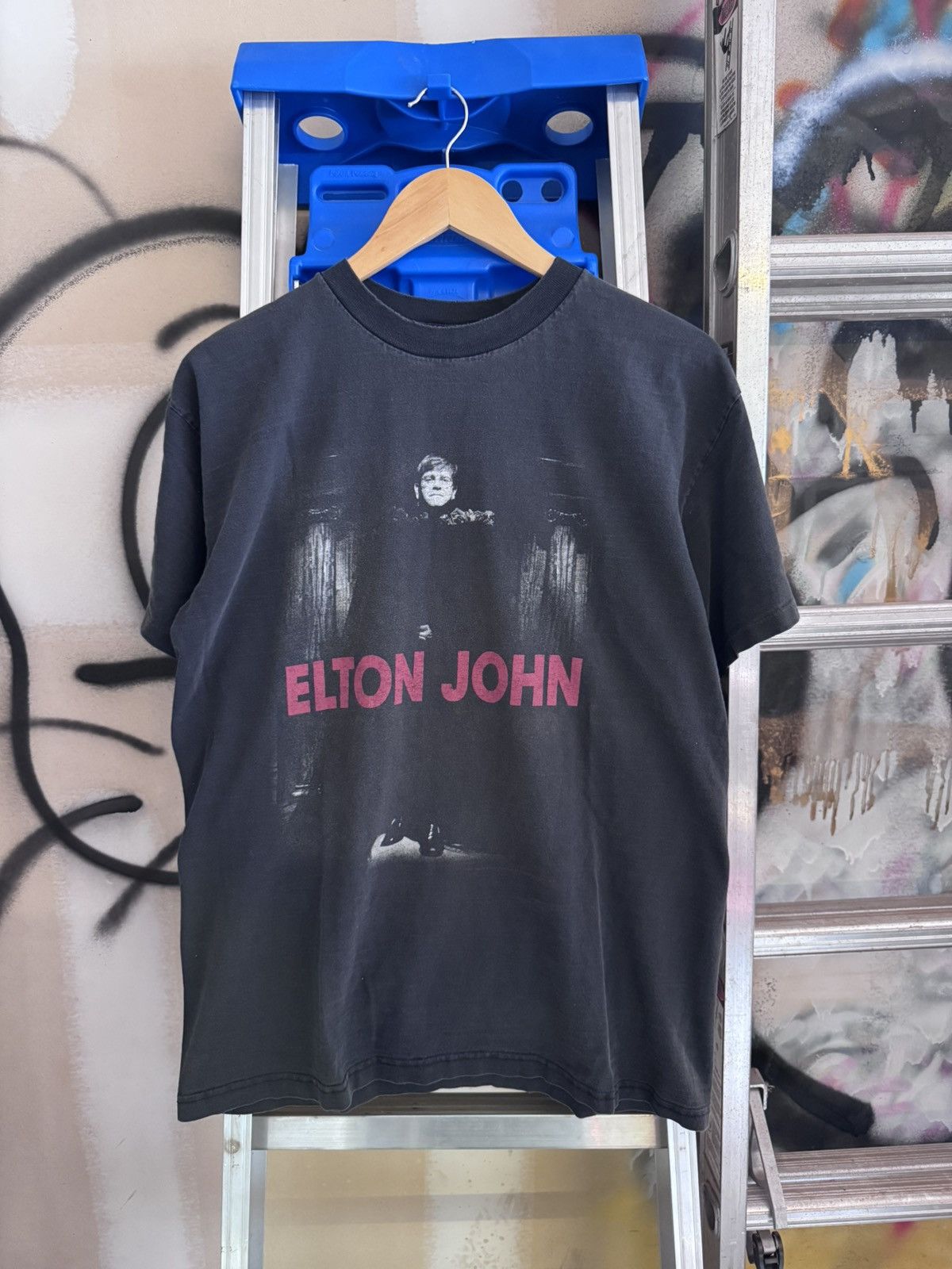 Vintage 90s faded elton john photo band tee shirt large Size US L / EU 52-54 / 3 - 1 Thumbnail