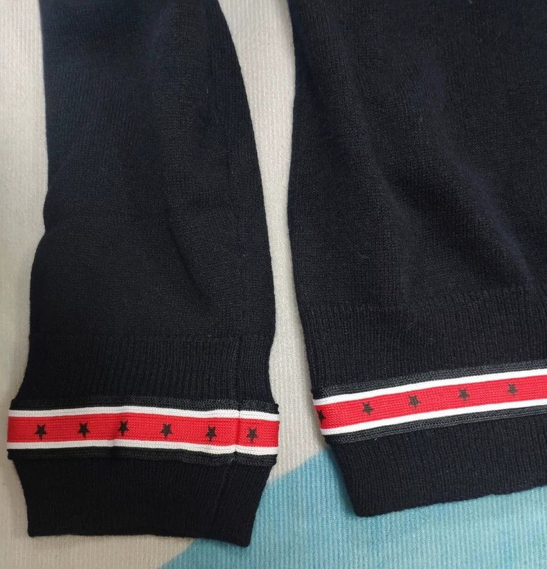 Givenchy Givenchy Ribbon Patch Classic Black Long Sleeve Woolen Swe Size US L / EU 52-54 / 3 - 5 Thumbnail