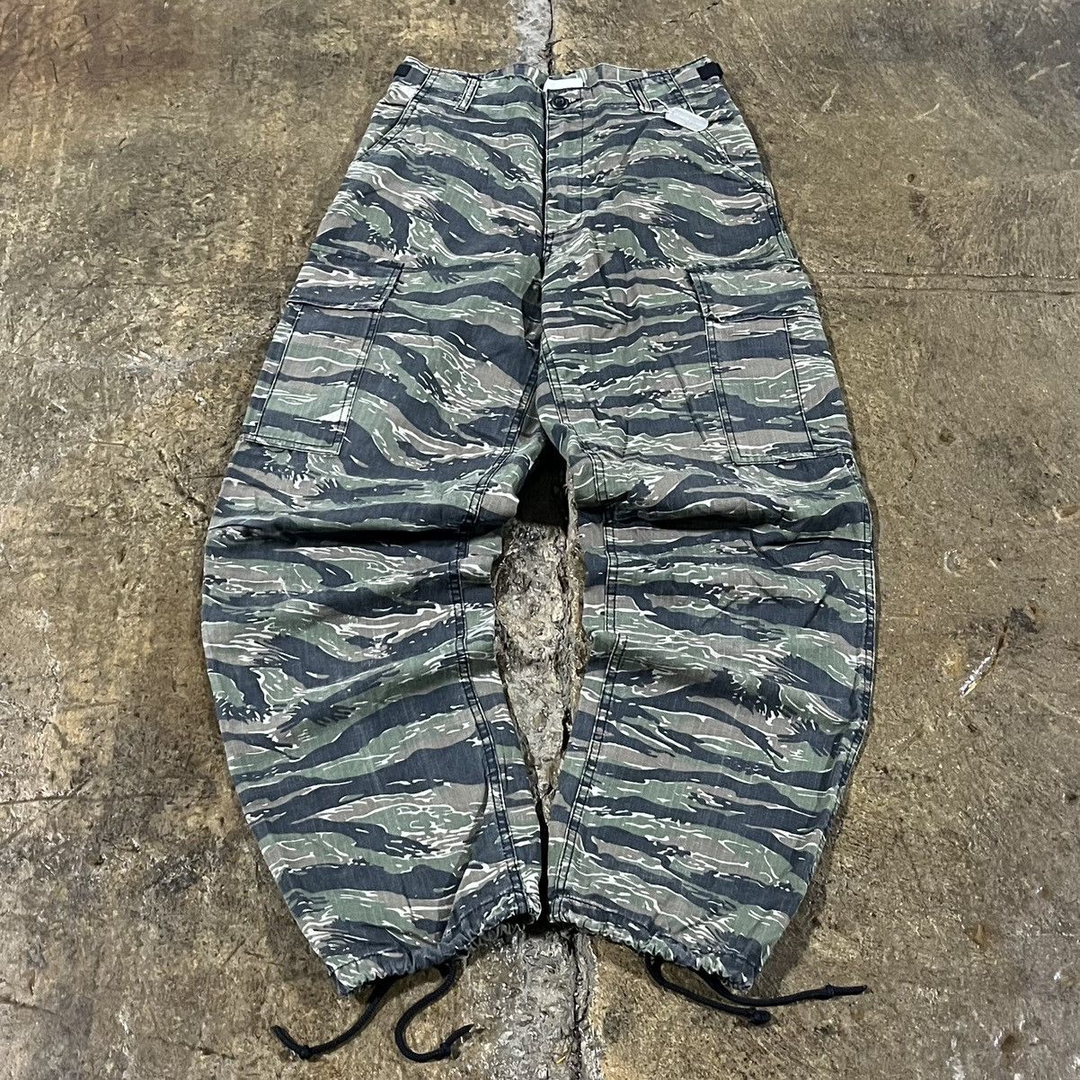 Vintage Crazy Y2K Military Camo Baggy Cargo Pants Essential Skater Size US 29 - 2 Thumbnail