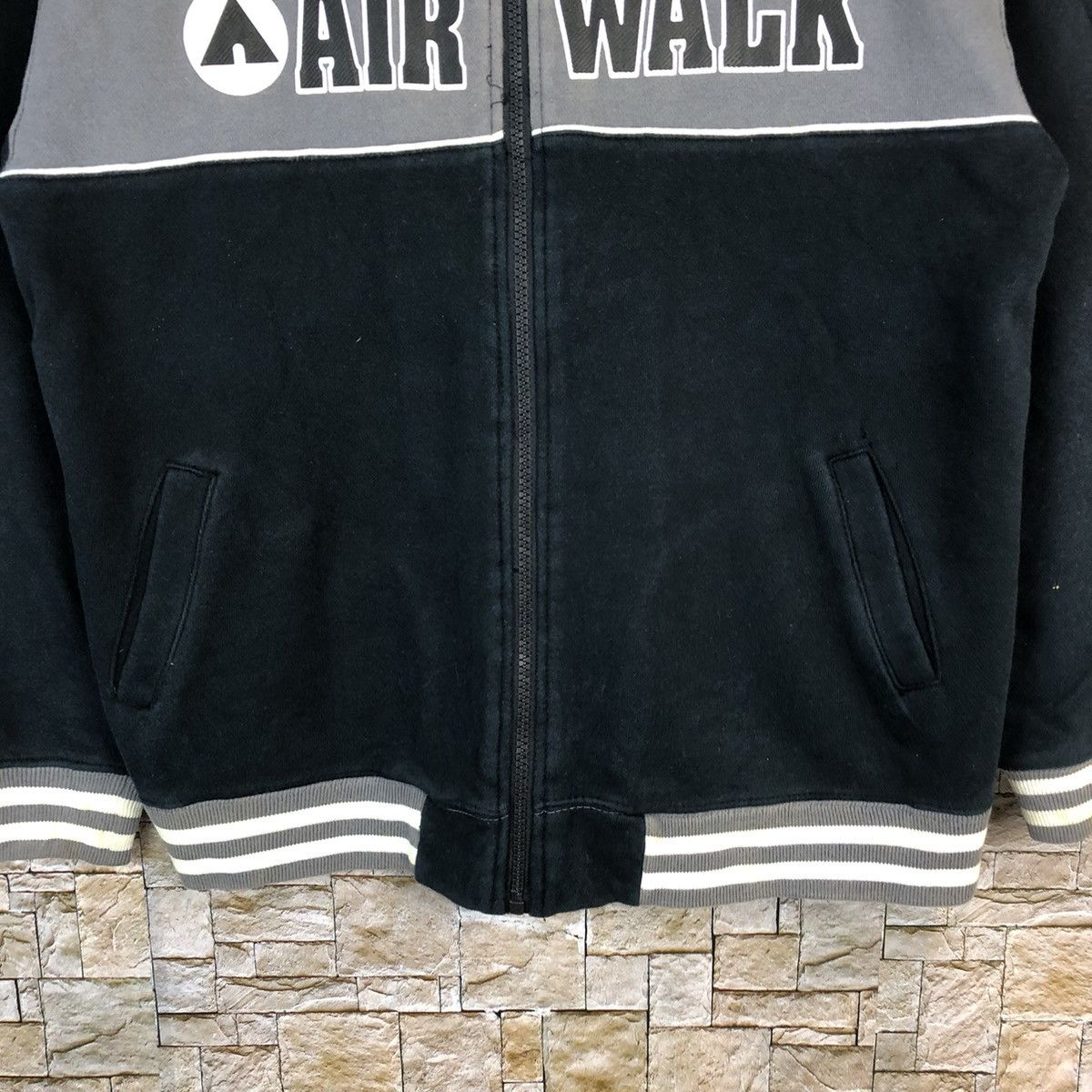 Airwalk Airwalk Black Zipper Sweatshirt sweater vintage #A500 Size US S / EU 44-46 / 1 - 6 Thumbnail