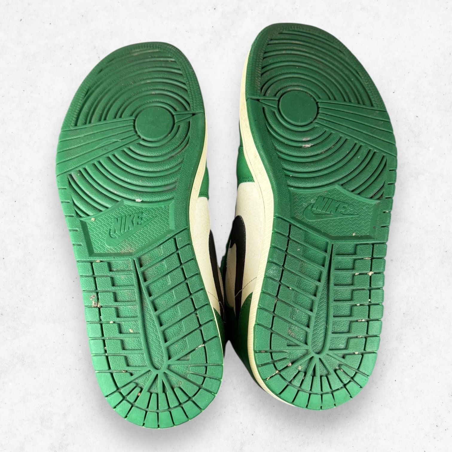 Jordan Brand Nike Air Jordan 1 Mid Pine Green 852542-301 Size 10.5 Size US 10.5 / EU 43-44 - 10 Thumbnail