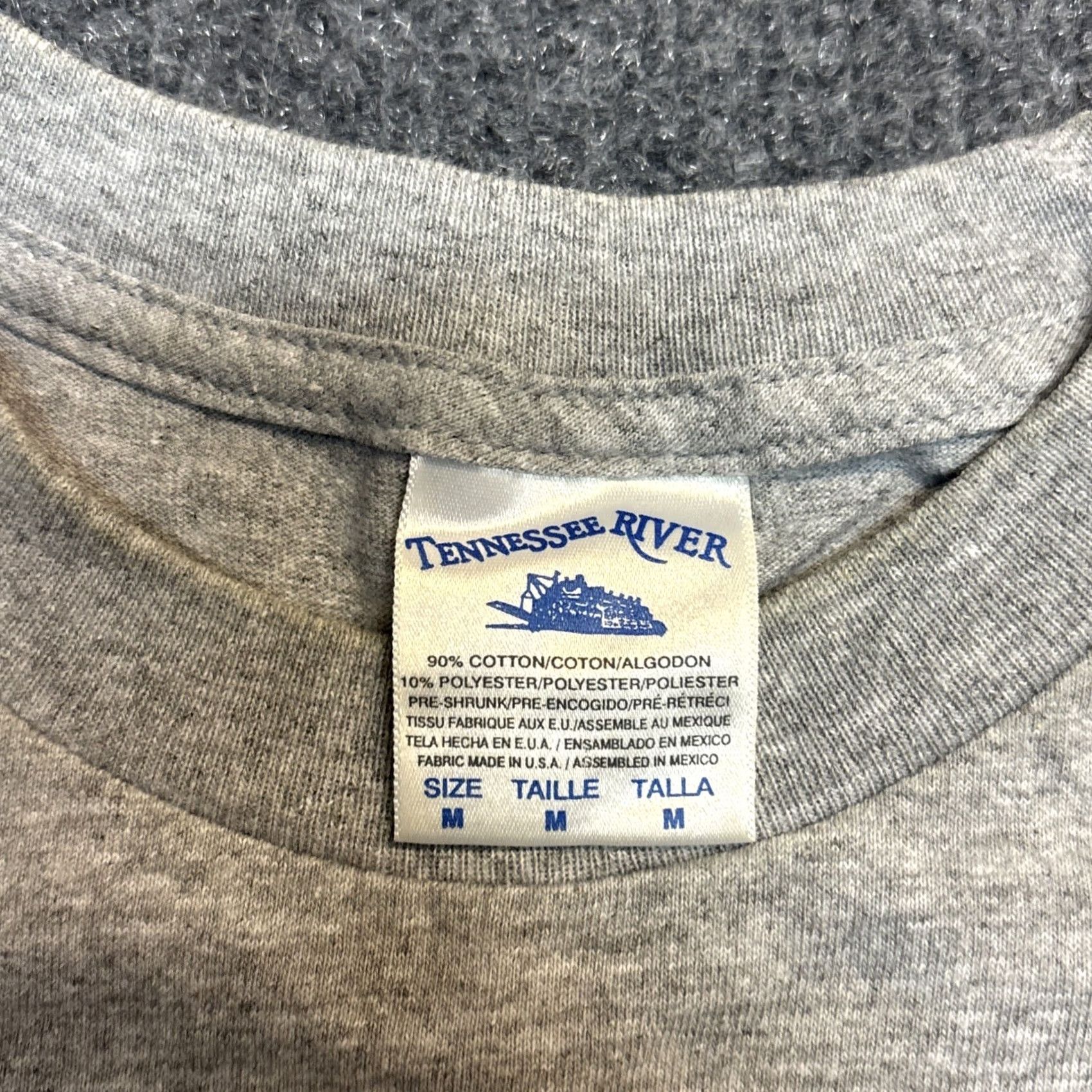 Vintage Tennessee River TShirt Grey Wolf Patriotic Cotton M USA Flag Graphic Tee Men Short Sleeve Crew Neck Blue Size US M / EU 48-50 / 2 - 4 Thumbnail