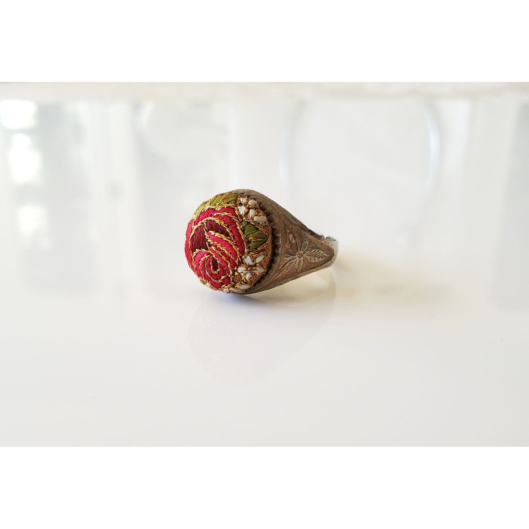 Vintage Vintage Silver-plated Boho Fabric Embroidered Ring Size ONE SIZE - 1 Thumbnail