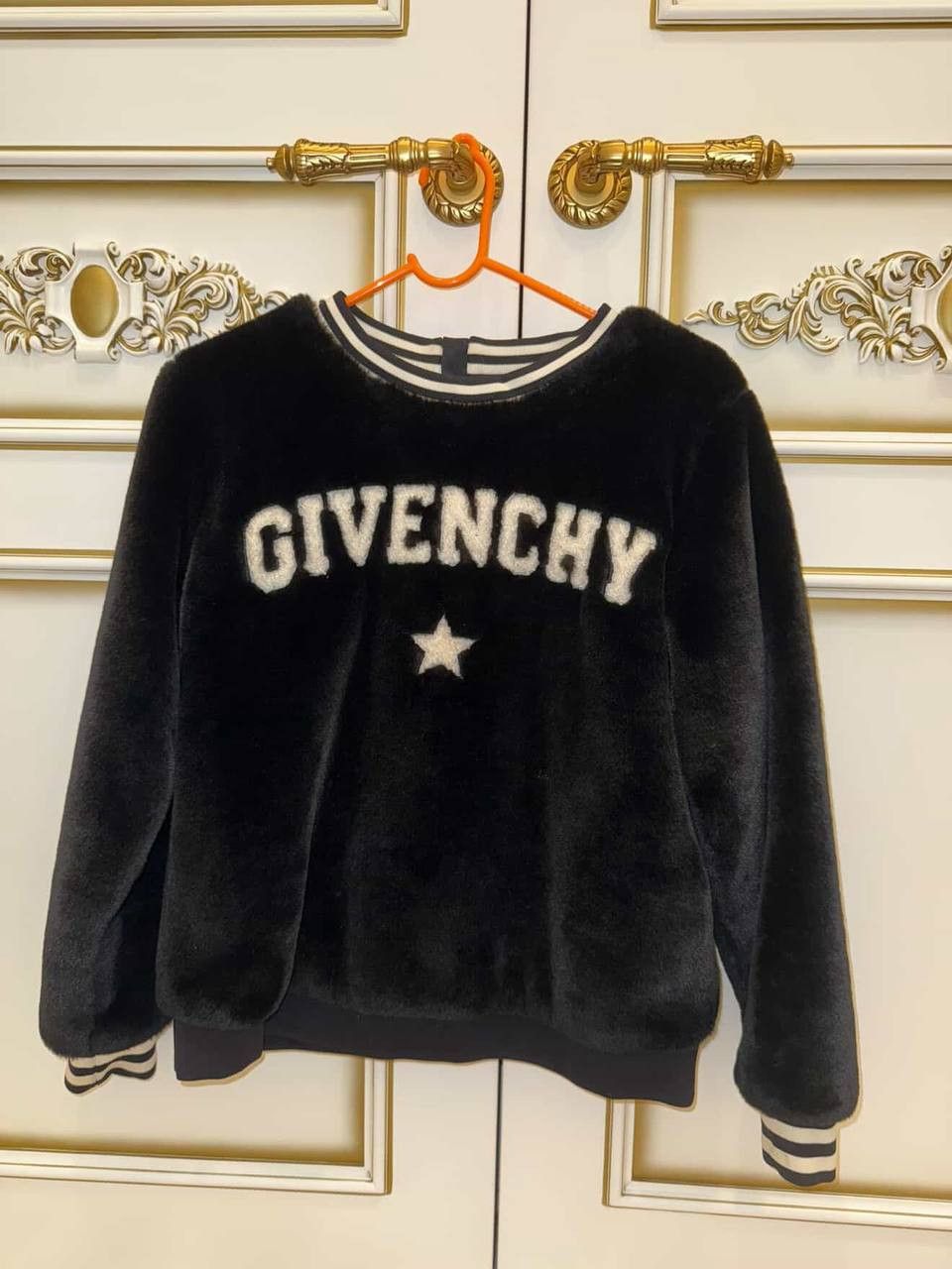 Givenchy Givenchy Faux-Shearling Sweatshirt Size XS / US 0-2 / IT 36-38 - 1 Thumbnail