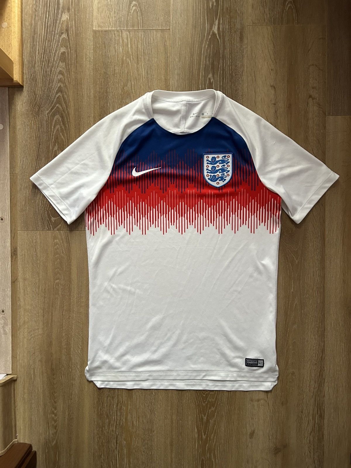 Nike ENGLAND NIKE 2018 WORLD CUP PRE MATCH FOOTBALL JERSEY Size US M / EU 48-50 / 2 - 1 Thumbnail
