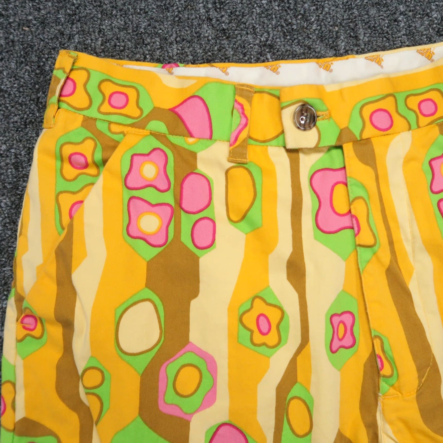 VINTAGE Loudmouth Golf Shorts Mens 32 Casual Chino Stretch Geometric 70s Print Yellow