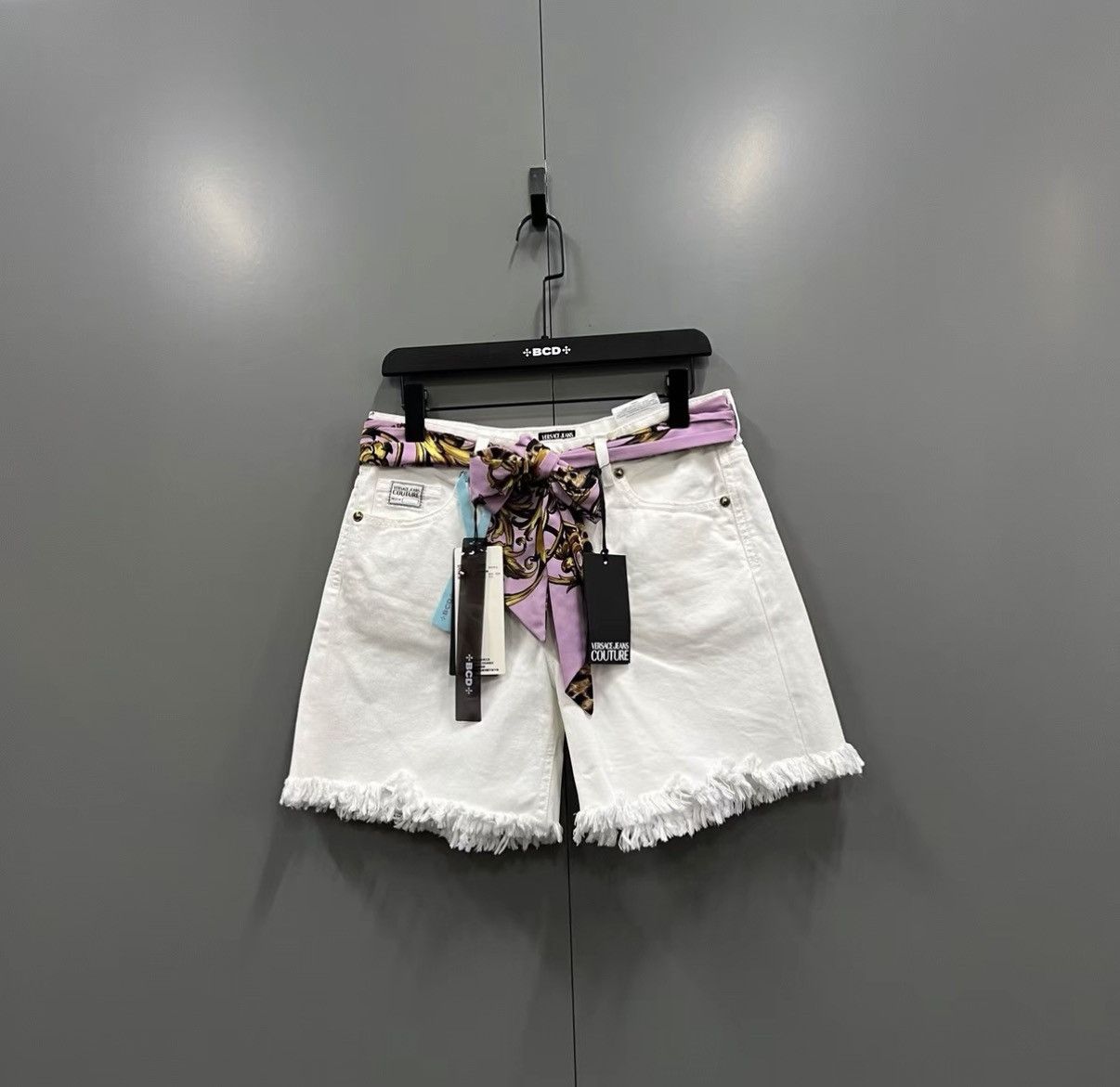 Versace Versace Scarf Belt Denim Shorts J41 Size 28" / US 6 / IT 42 - 1 Thumbnail