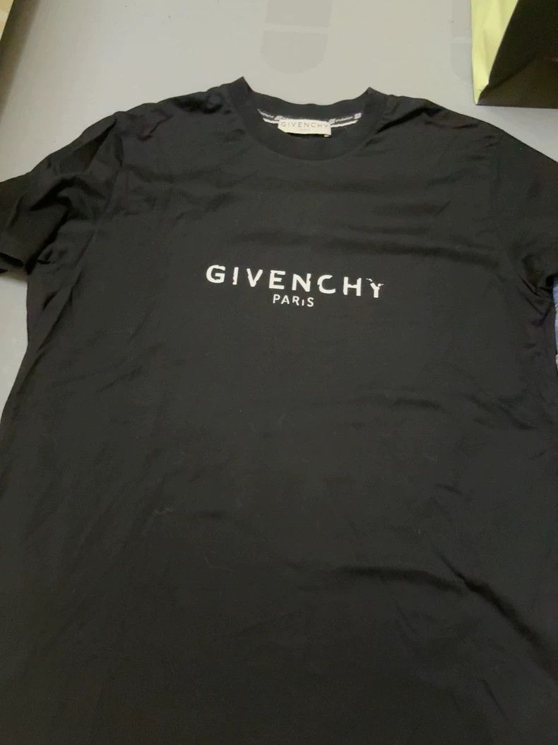 Givenchy Givenchy Classic Model, Timeless, Men's T-Shirt, Smallest Size US XS / EU 42 / 0 - 3 Thumbnail