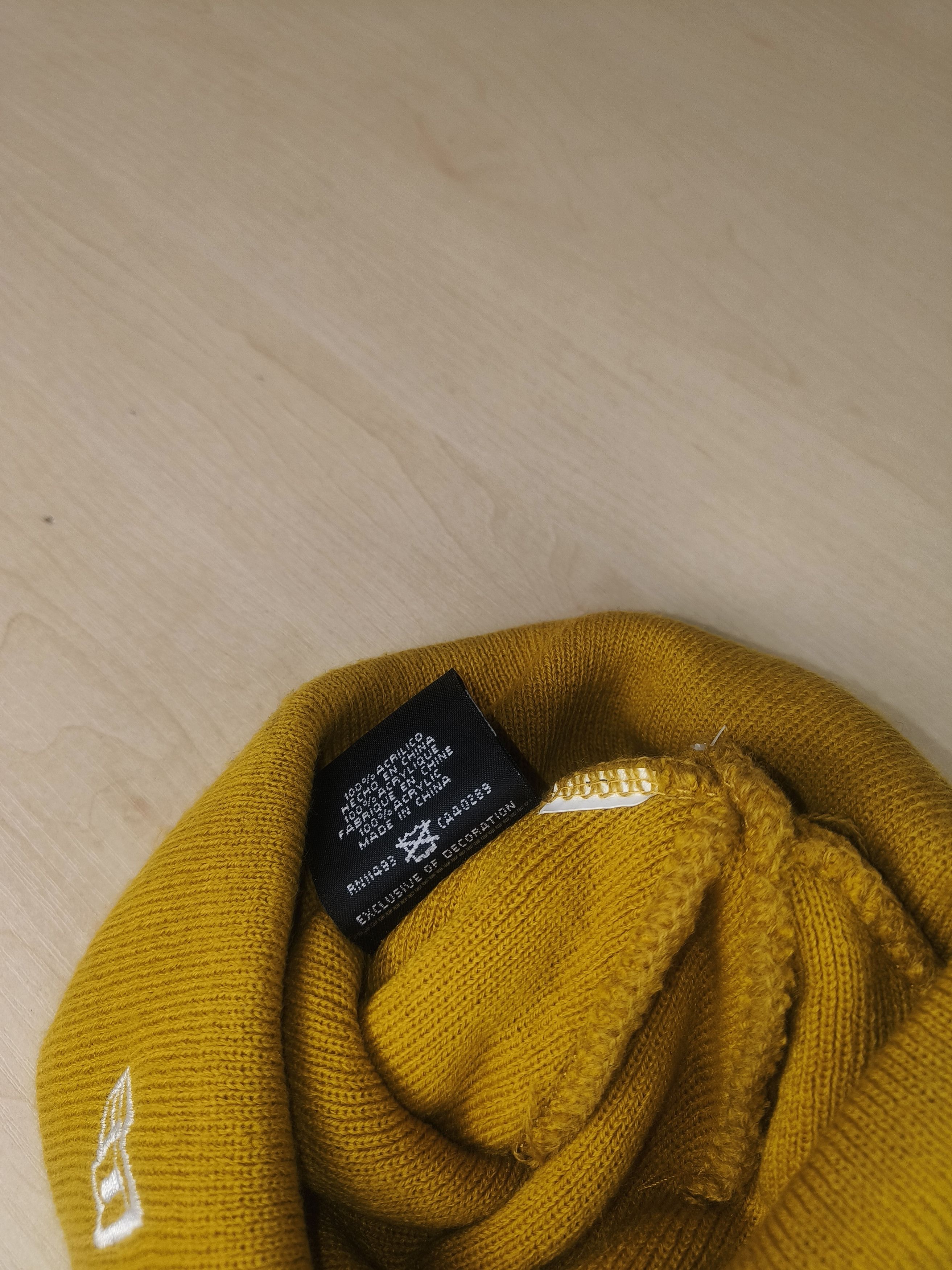 New Era New York Yankees Patch Rectangle Mustard Beanie Size ONE SIZE - 4 Thumbnail