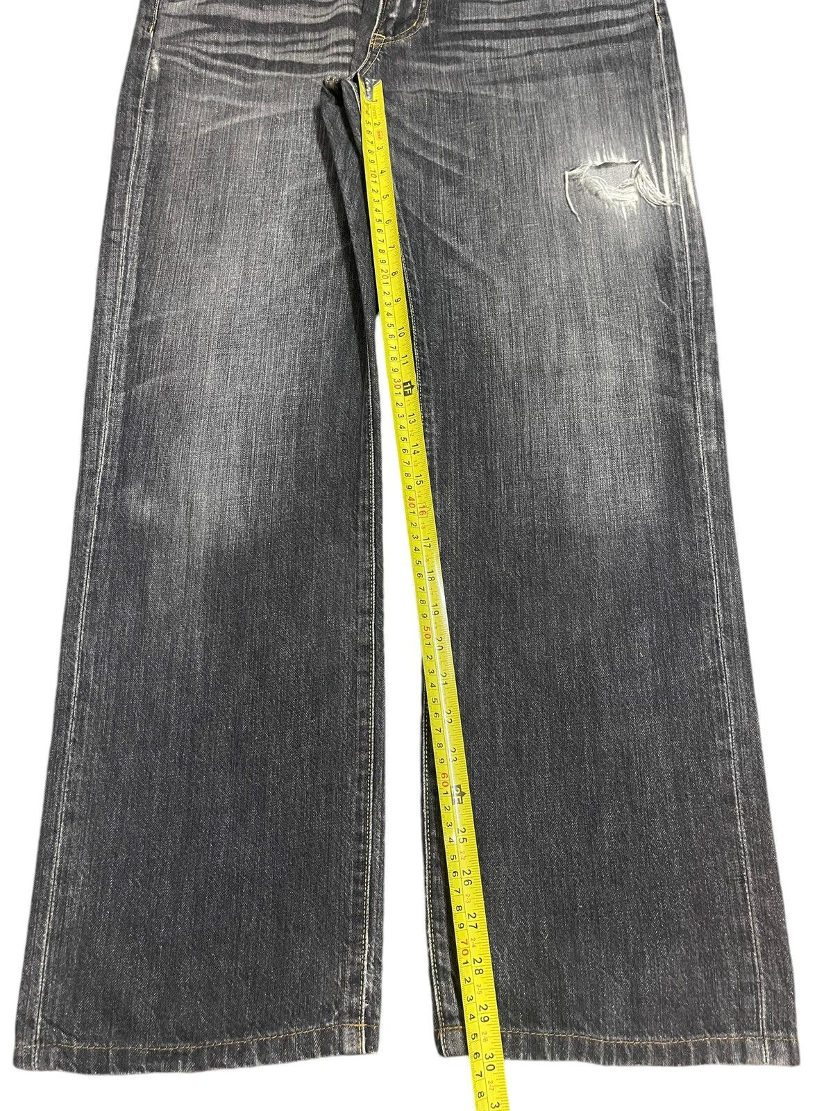 Uniqlo Vintage Japanese Uniqlo Faded Wash Style Loose Jeans Size US 36 / EU 52 - 13 Thumbnail