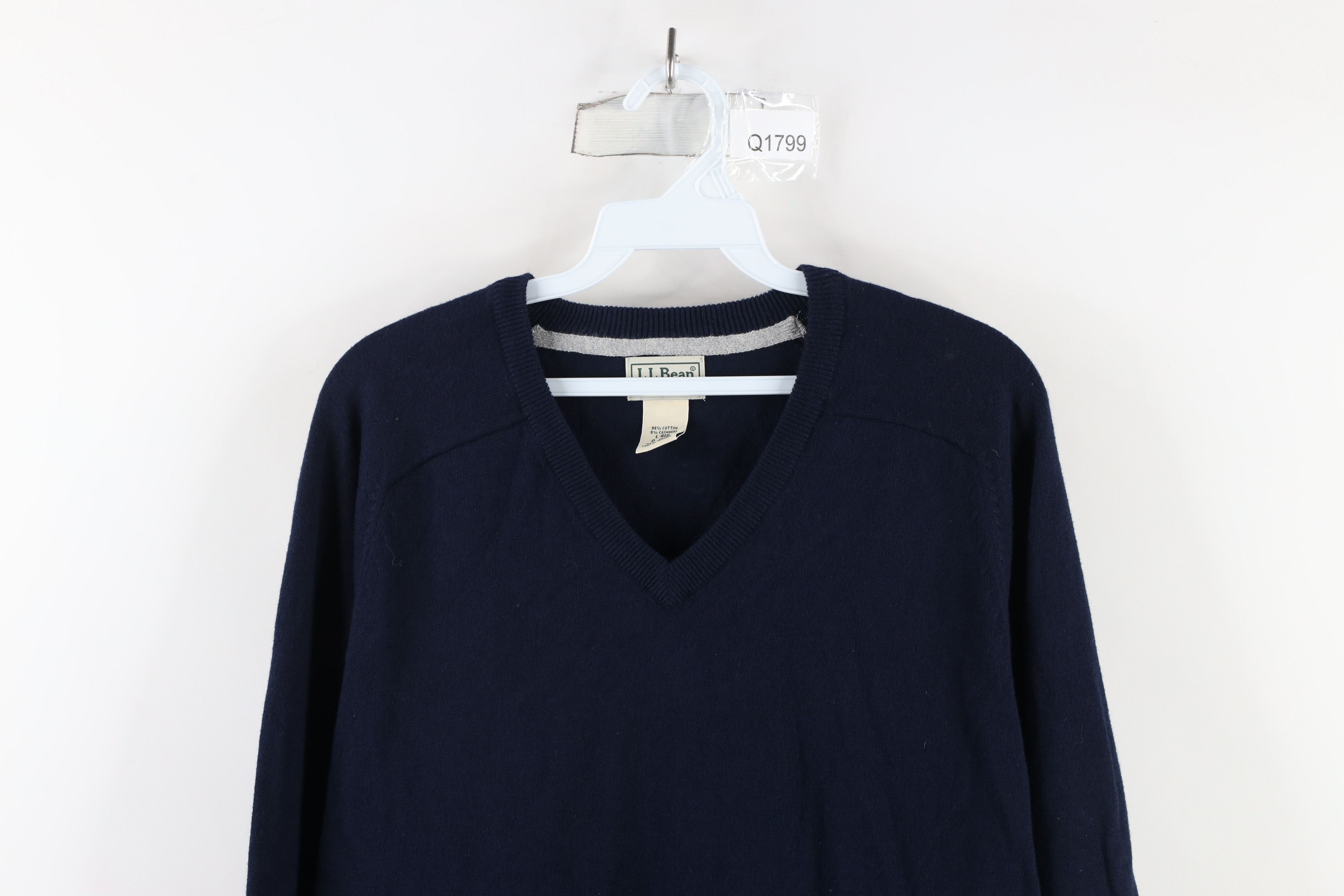 L.L. Bean × Vintage Vintage LL Bean Cashmere Blend Knit V-Neck Sweater Navy Blue Size US L / EU 52-54 / 3 - 2 Thumbnail