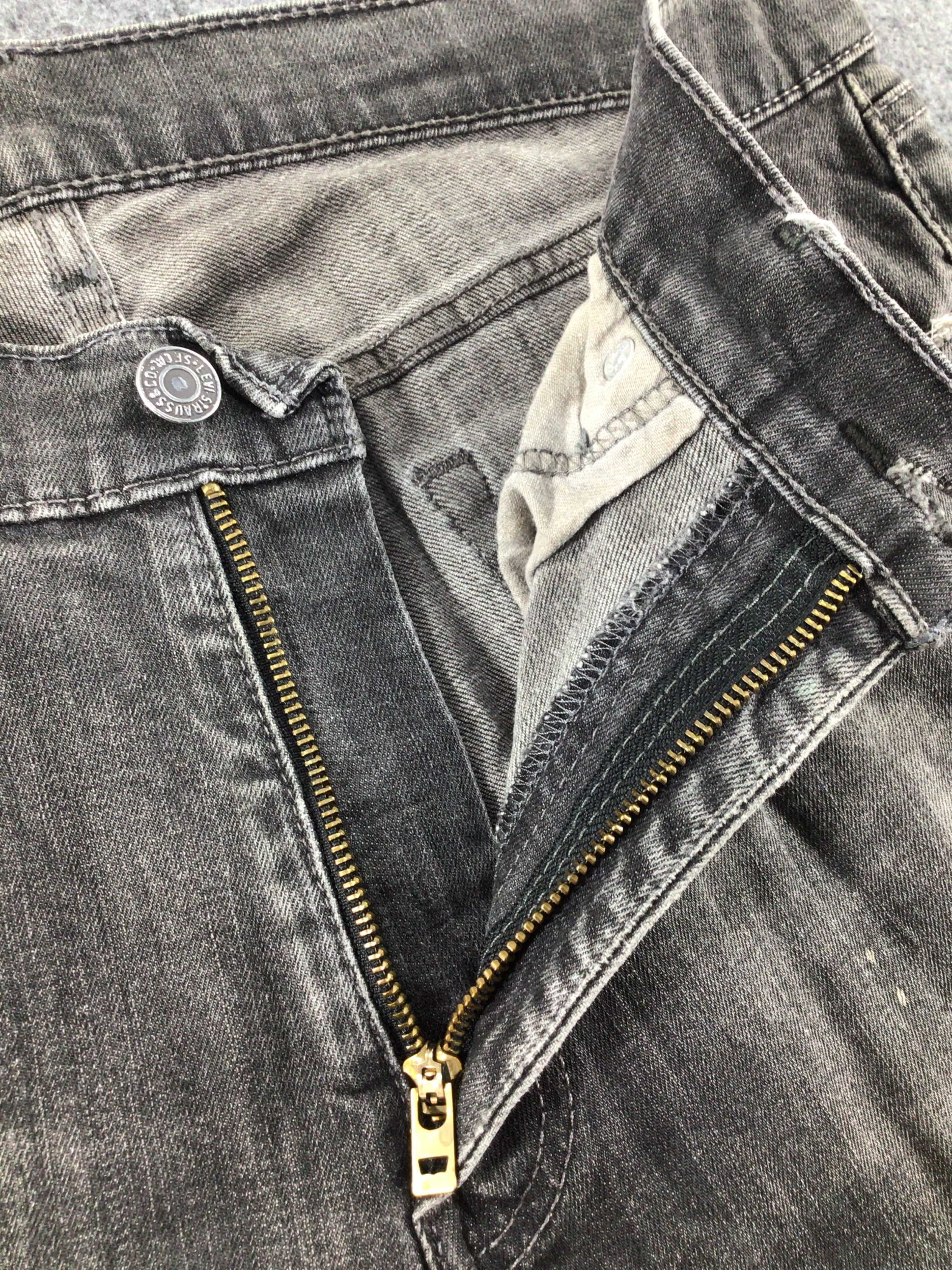 Levi's Vintage Levis 559 Jeans Faded Black Denim KJ066 Size US 35 - 8 Thumbnail