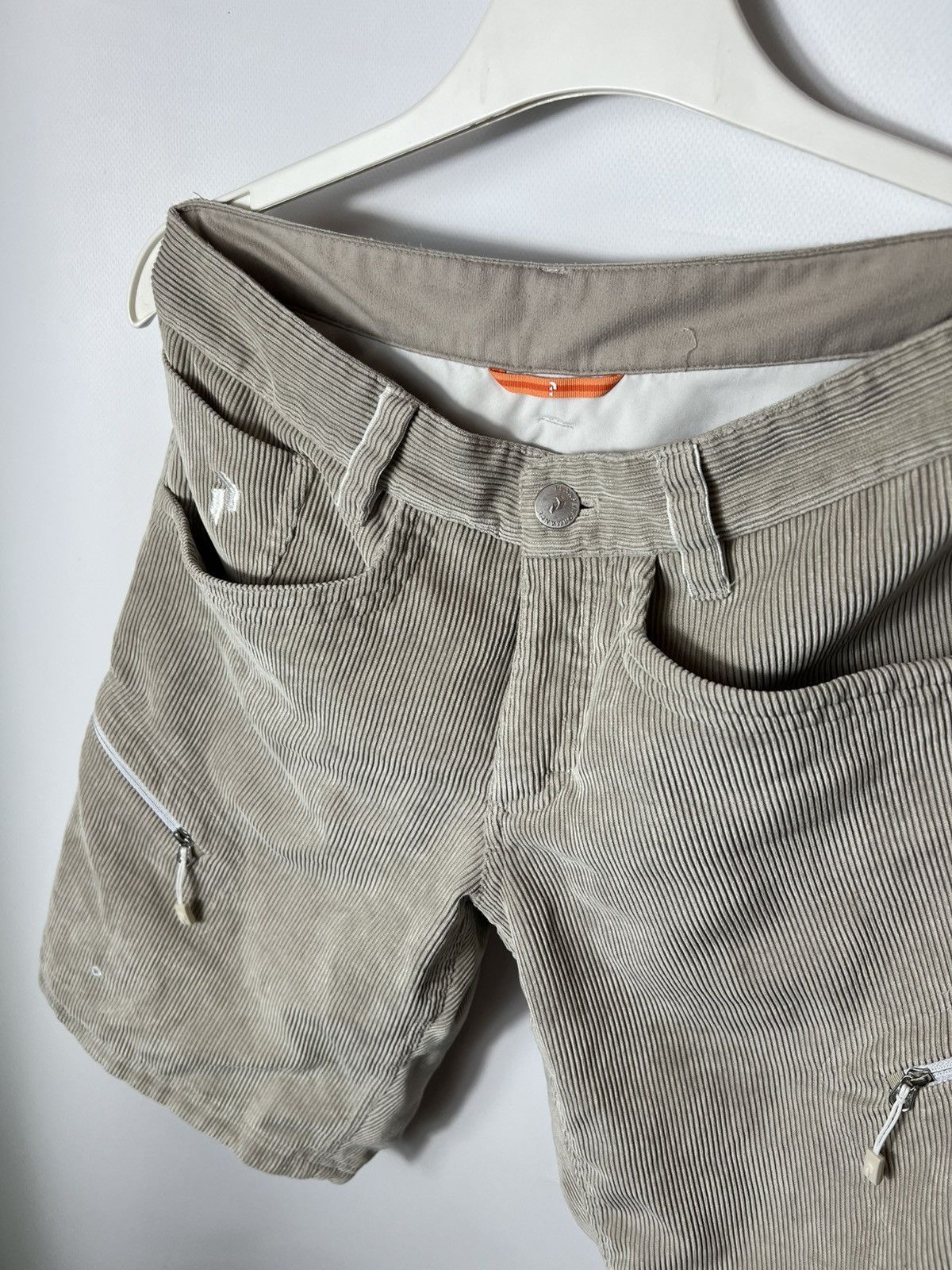 Peak Performance Vintage outdoor Peak Performance Velvet Cargo Shorts Sz Xs Size US 30 / EU 46 - 2 Thumbnail