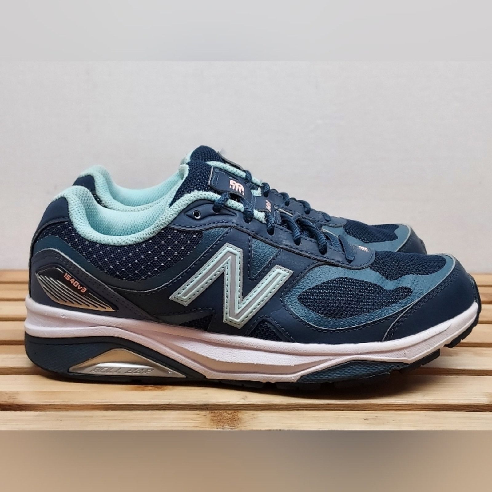 New Balance New Balance Womens | Navy | 1540 v3 Athletic Shoes Size 8 Size US 8 / IT 38 - 6 Thumbnail