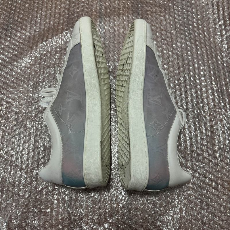 Louis Vuitton Louis Vuitton Luxurious Monogram Sneakers for Men - Size US 8.5 / EU 41-42 - 6 Thumbnail