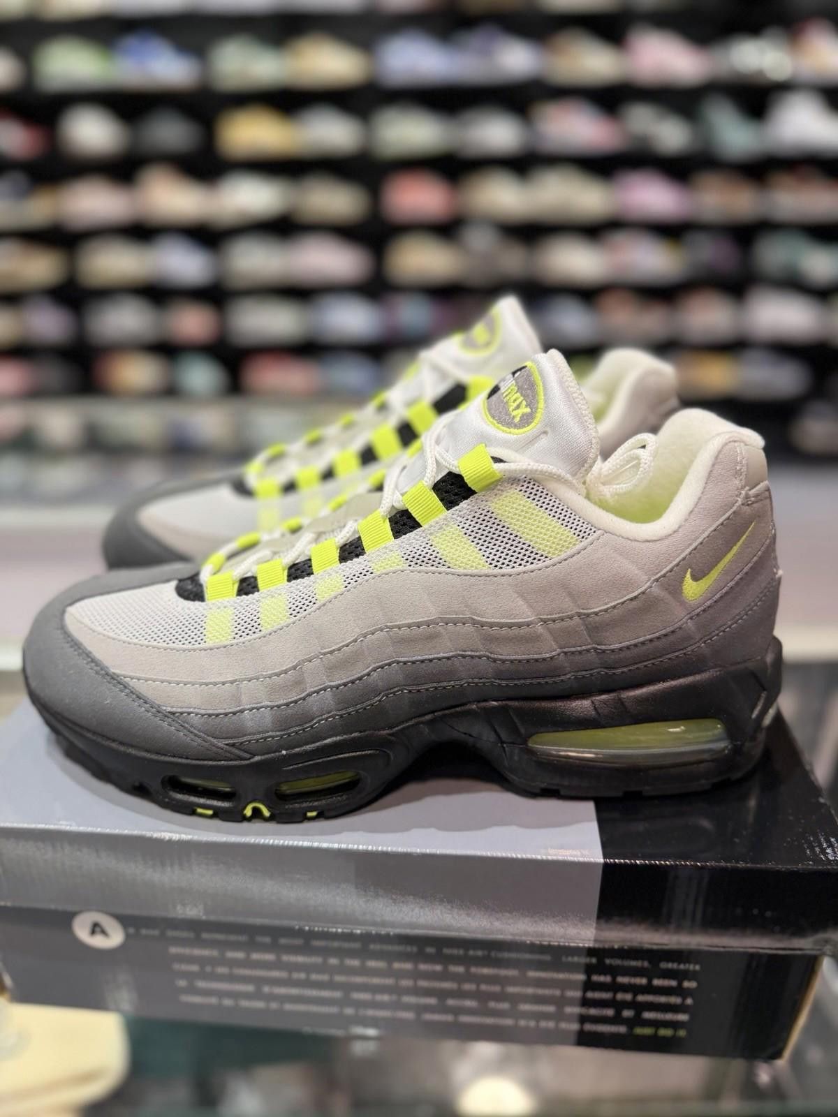 Nike Size 11 - Nike Air Max 95 OG 2025/2026 Neon (HM4740 001) Size US 11 / EU 44 - 3 Thumbnail